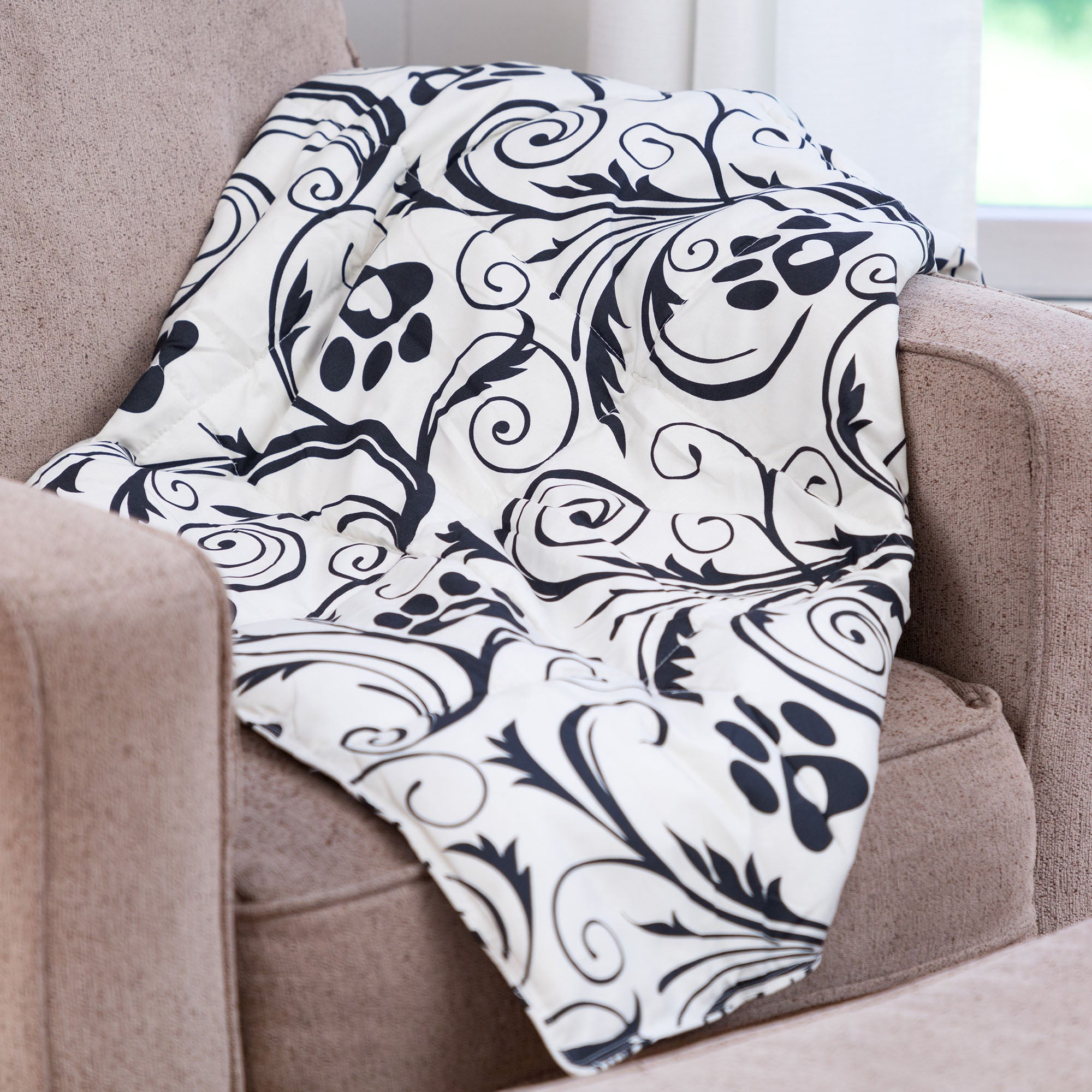 Ultimate Cozy Paws Quilted Throw Blanket - Premium Comfort for You & Your Pet