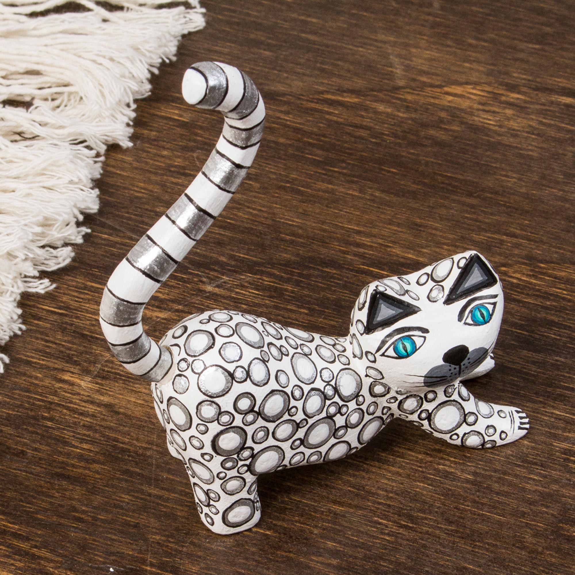 Premium Handcrafted White Wood Alebrije Cat Figurine - Playful Curiosity Cousin