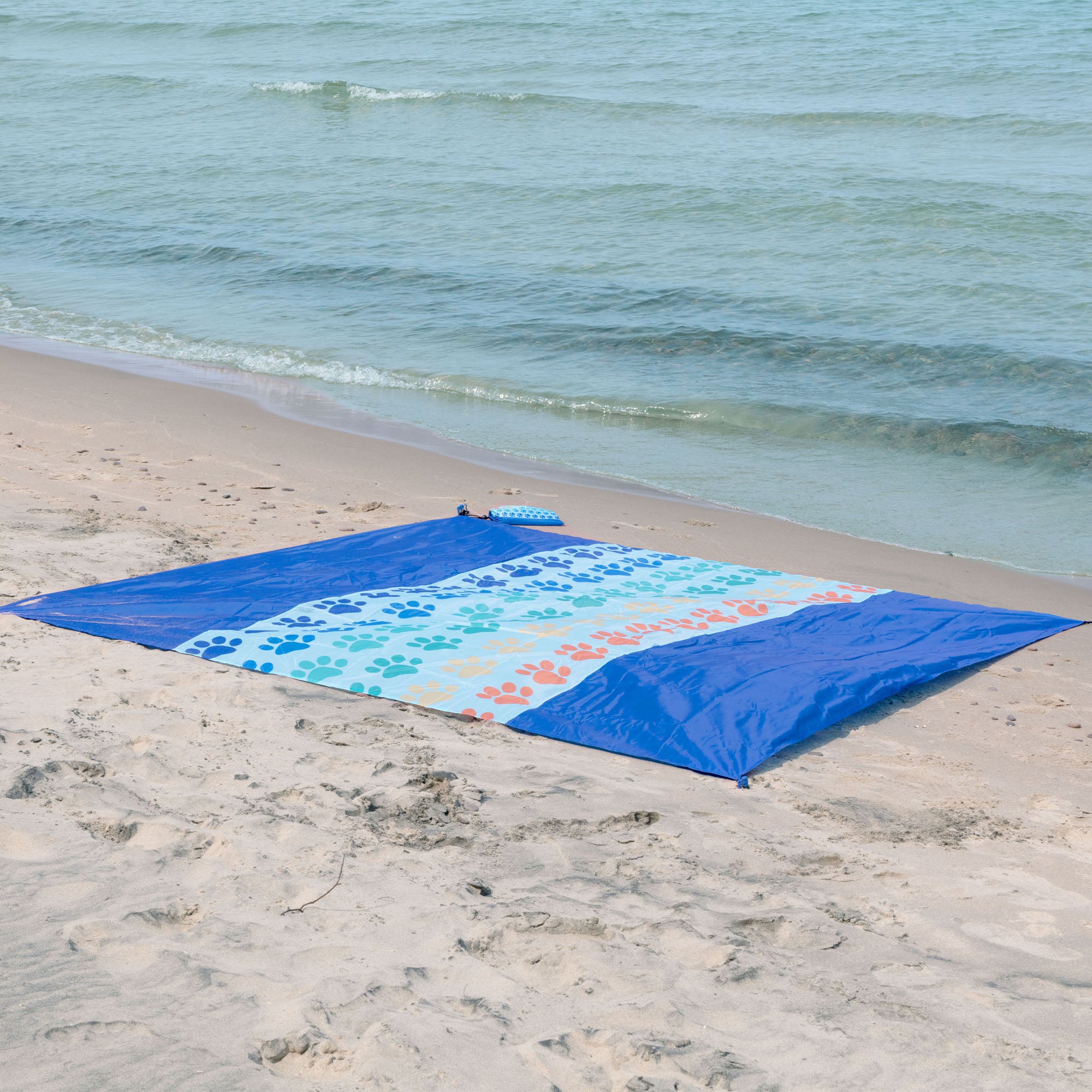 Ultimate Extra Large Sand-proof Beach Mat with Carrying Pouch & Stakes - Premium Outdoor Comfort