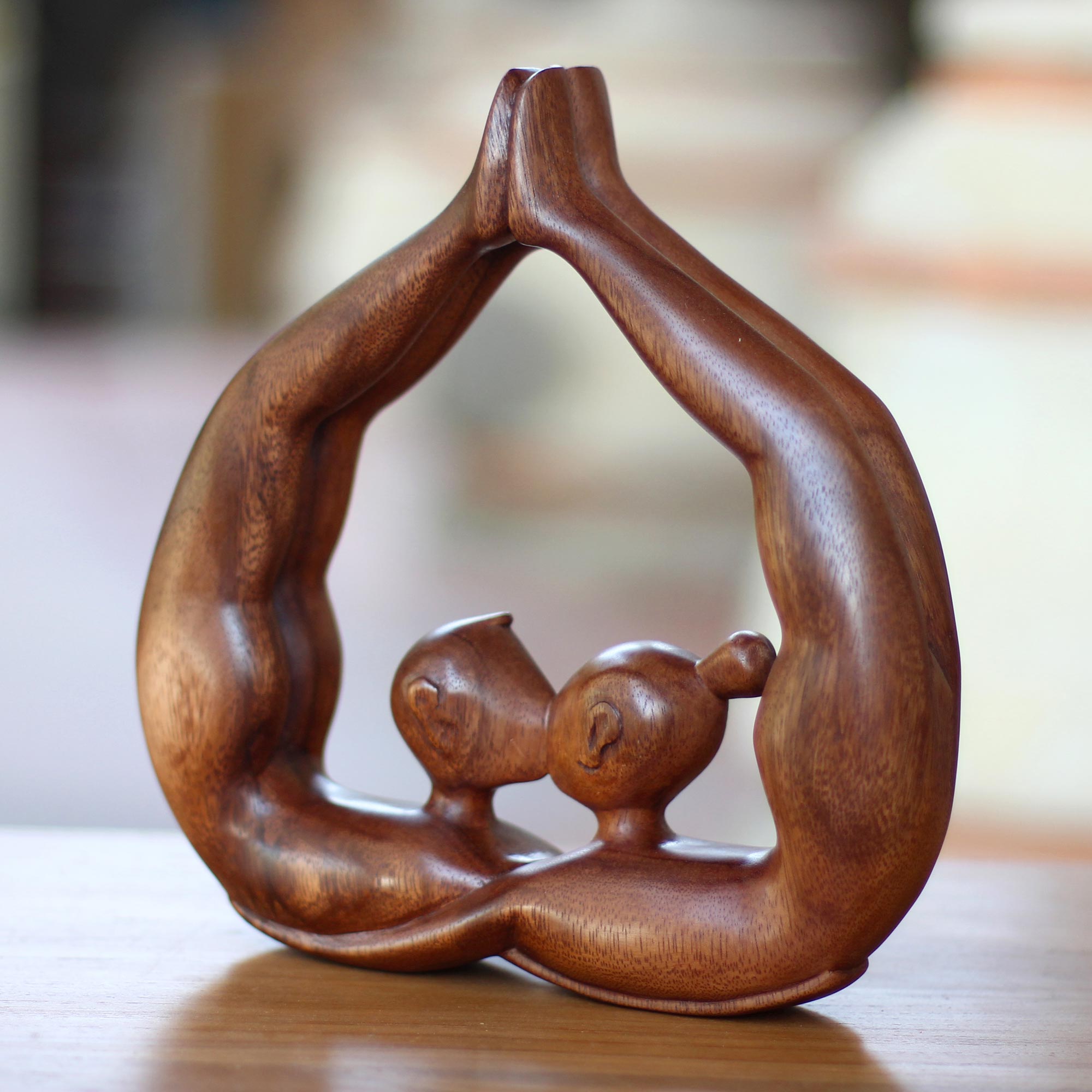 Premium Heart Kissing Suar Wood Sculpture - Handcrafted Romantic Art