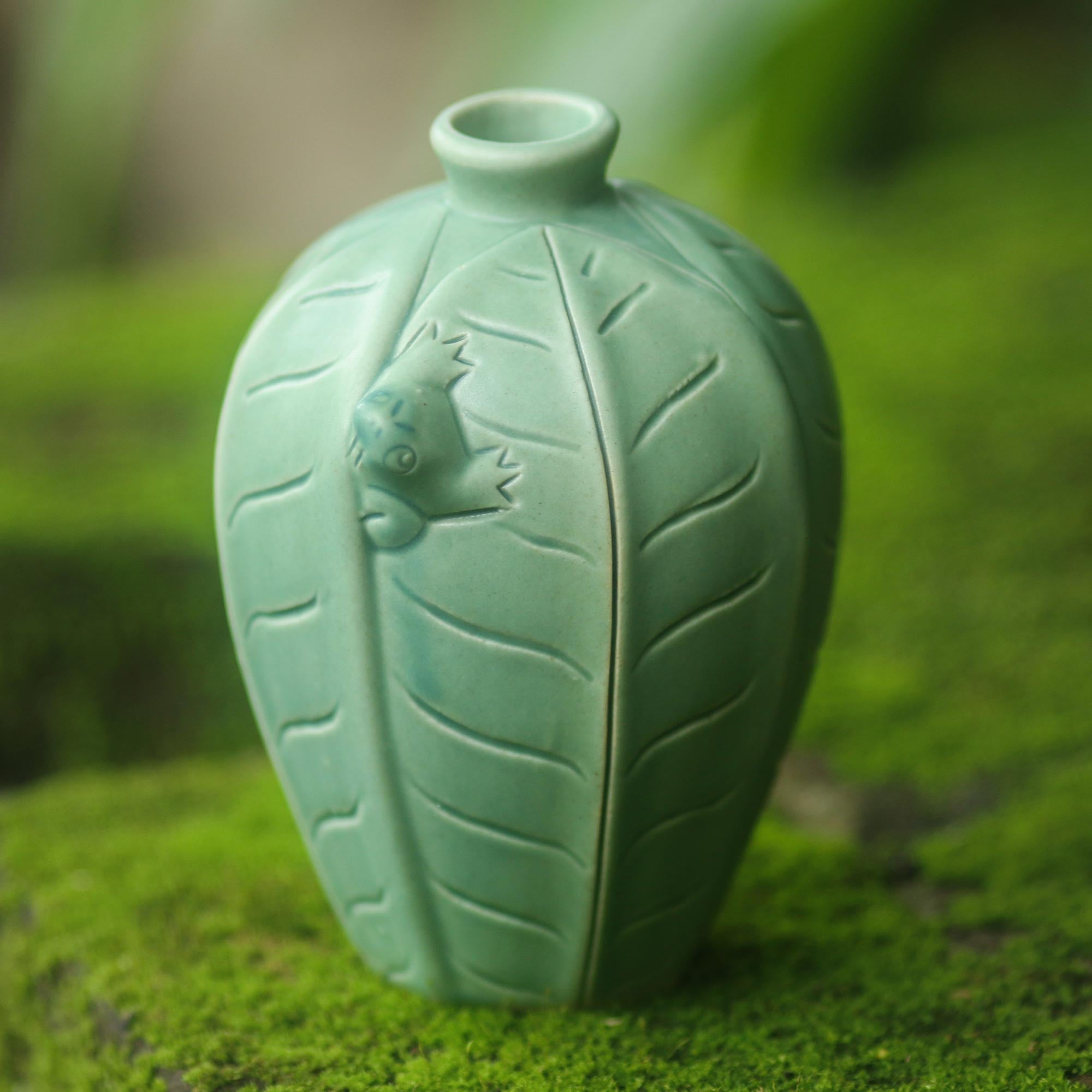 Premium Frangipani Frogs Ceramic Vase - Handmade Elegance