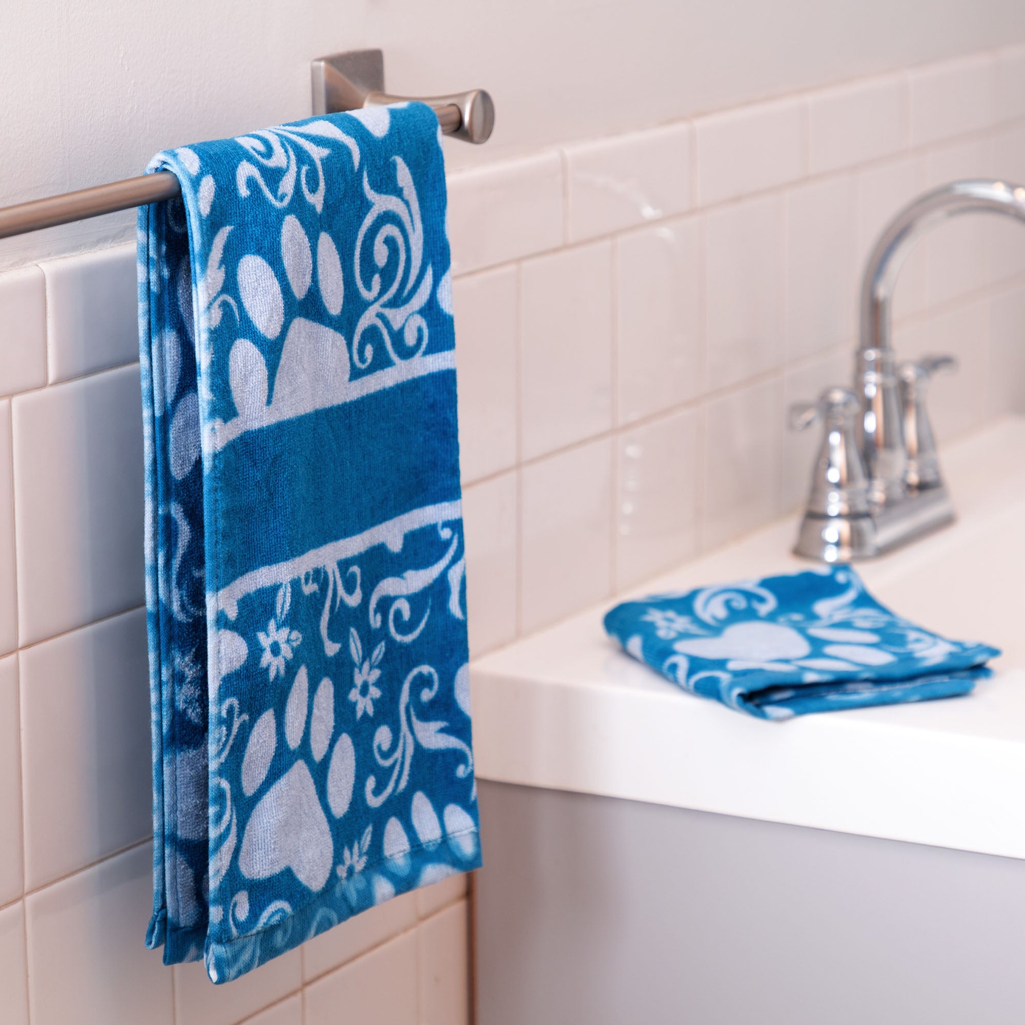 Premium Blue Paw Print Bath Towel - Ultimate Comfort for Pet Lovers
