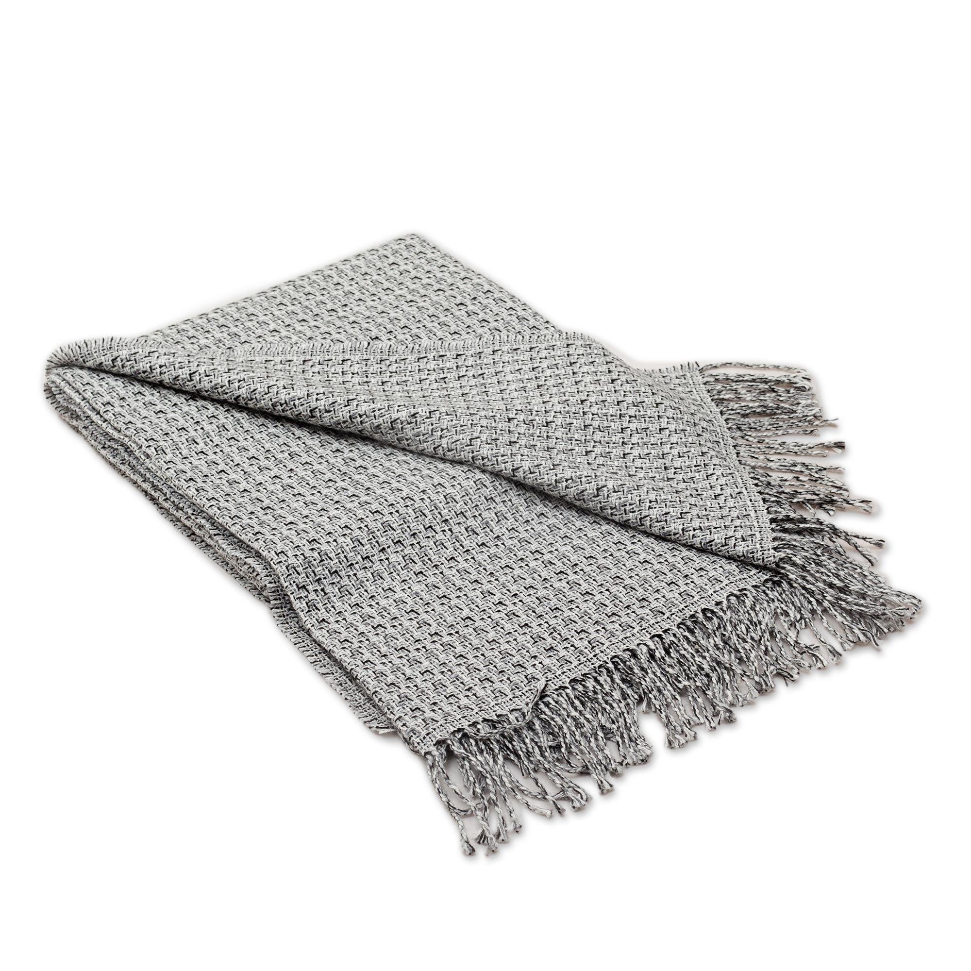 Premium Alpaca Blend Winter Throw Blanket - Cozy Monochromatic Design from Peru