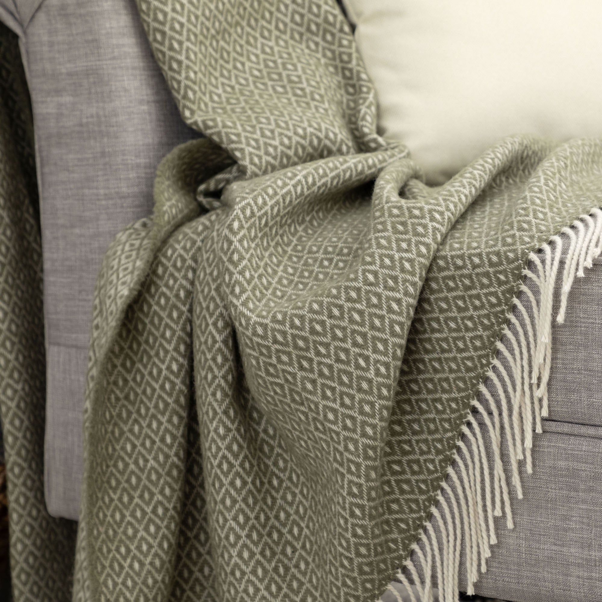 Premium Ukrainian 100% Wool Fringed Throw Blanket - Ultimate Warmth & Style