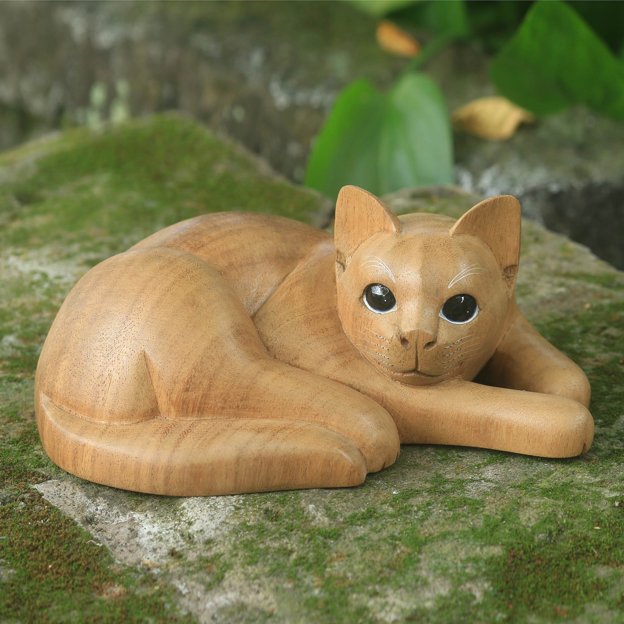 Premium Handcrafted Marmalade Tabby Cat Sculpture in Suar Wood