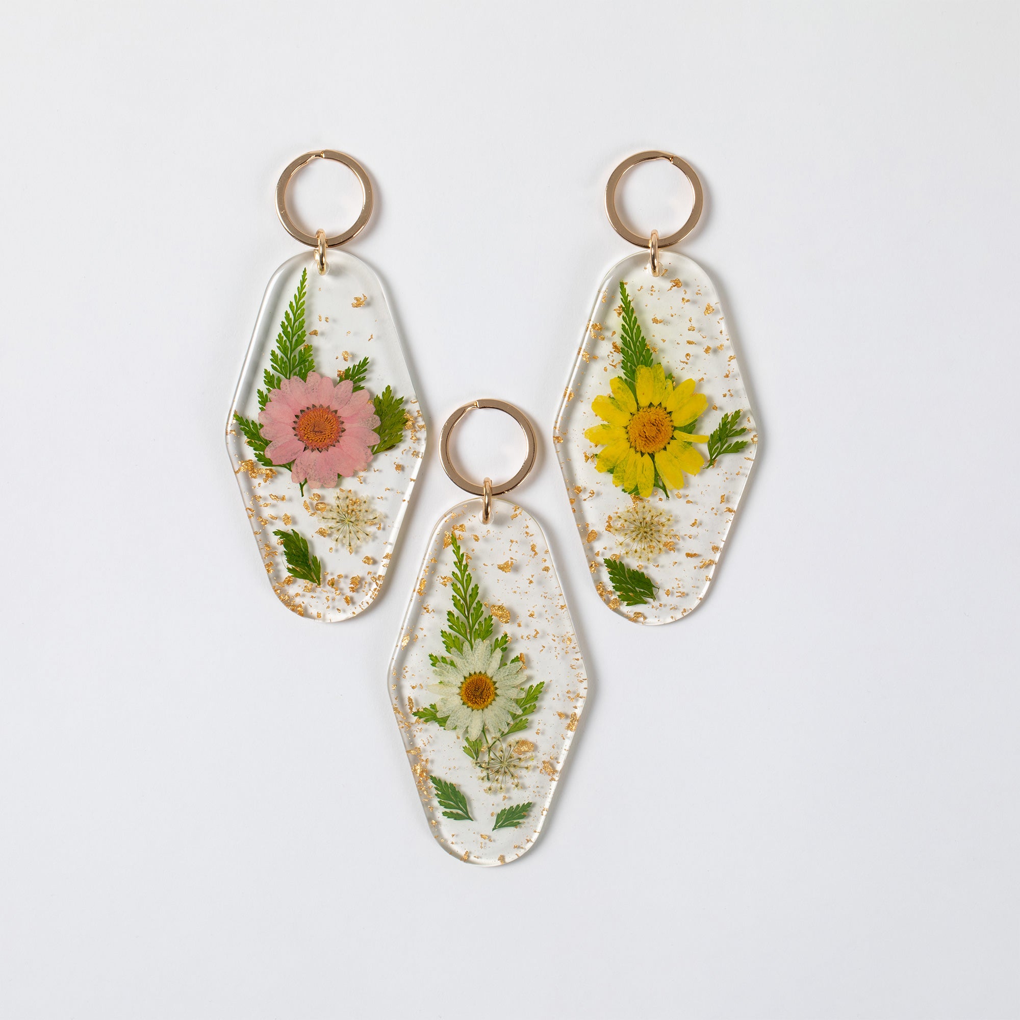 Premium Elegant Real Flowers Keychain - Nature's Beauty in Your Hands