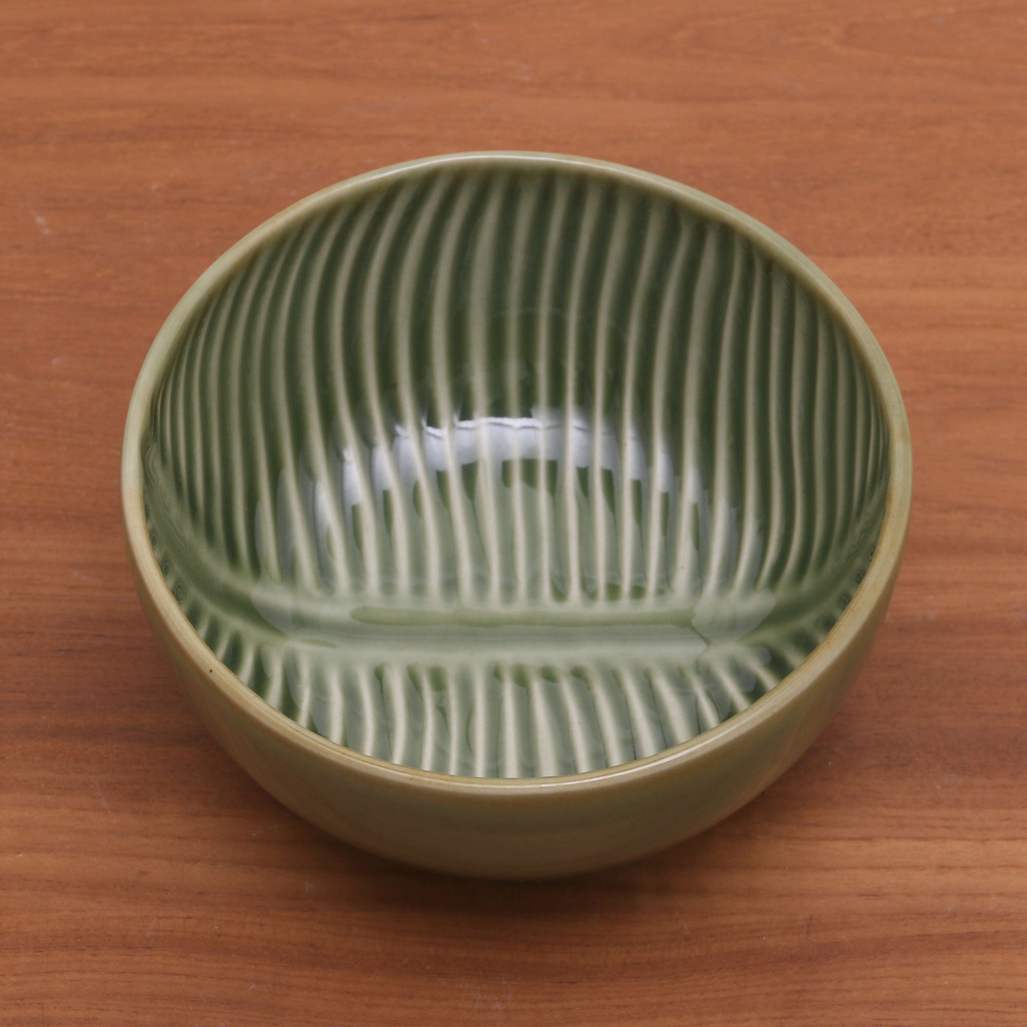 Premium Ceramic Banana Leaf Bowl – Tropical Dining Essential