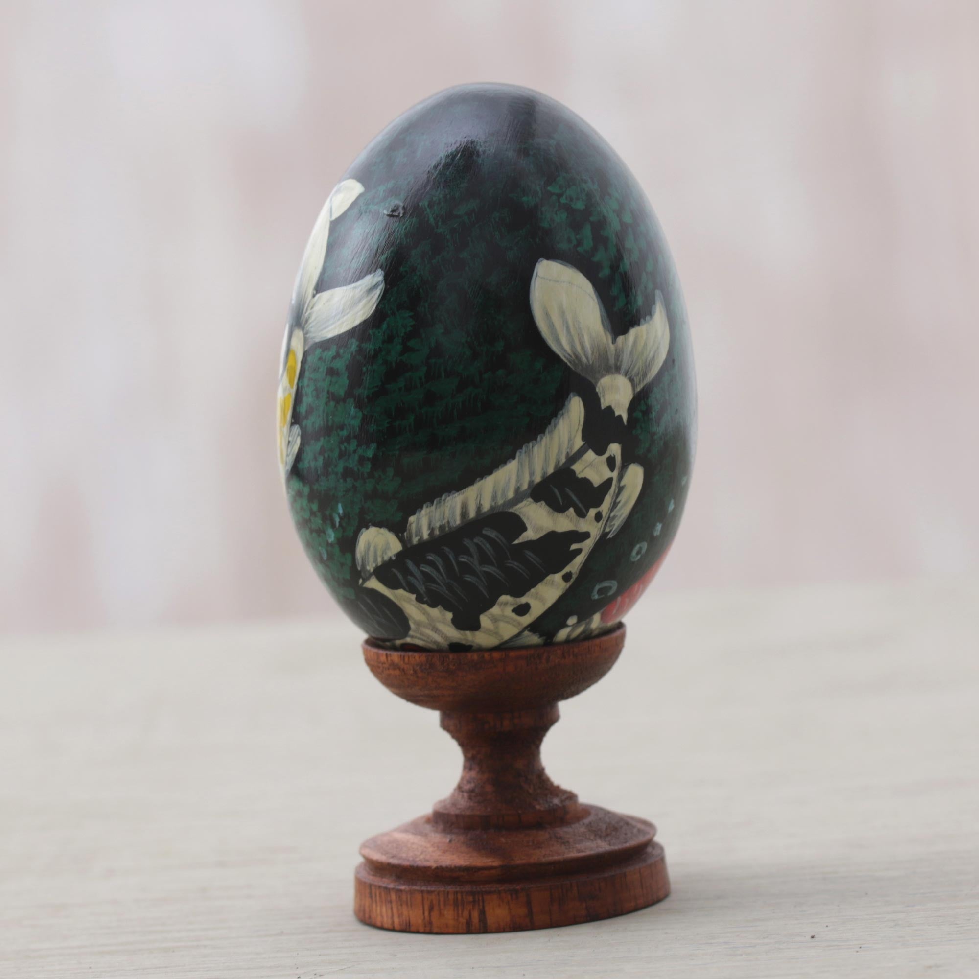 Premium Egg-Shaped Koi Pond Sculpture – Handcrafted Albesia Wood Art from Bali