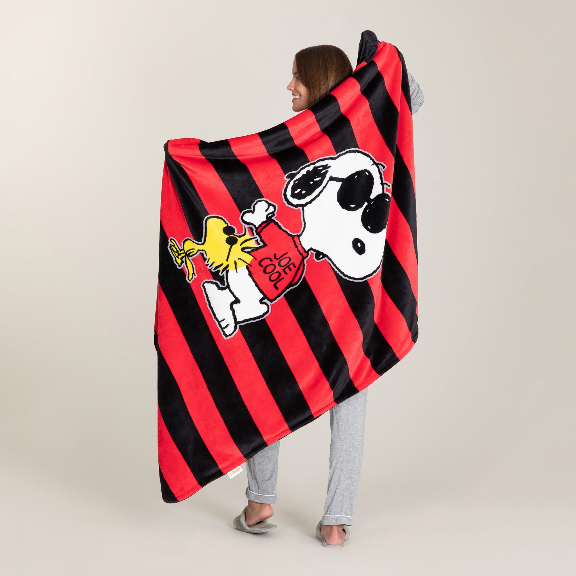 Ultimate Joe Cool Snoopy Plush Throw Blanket - Premium Comfort