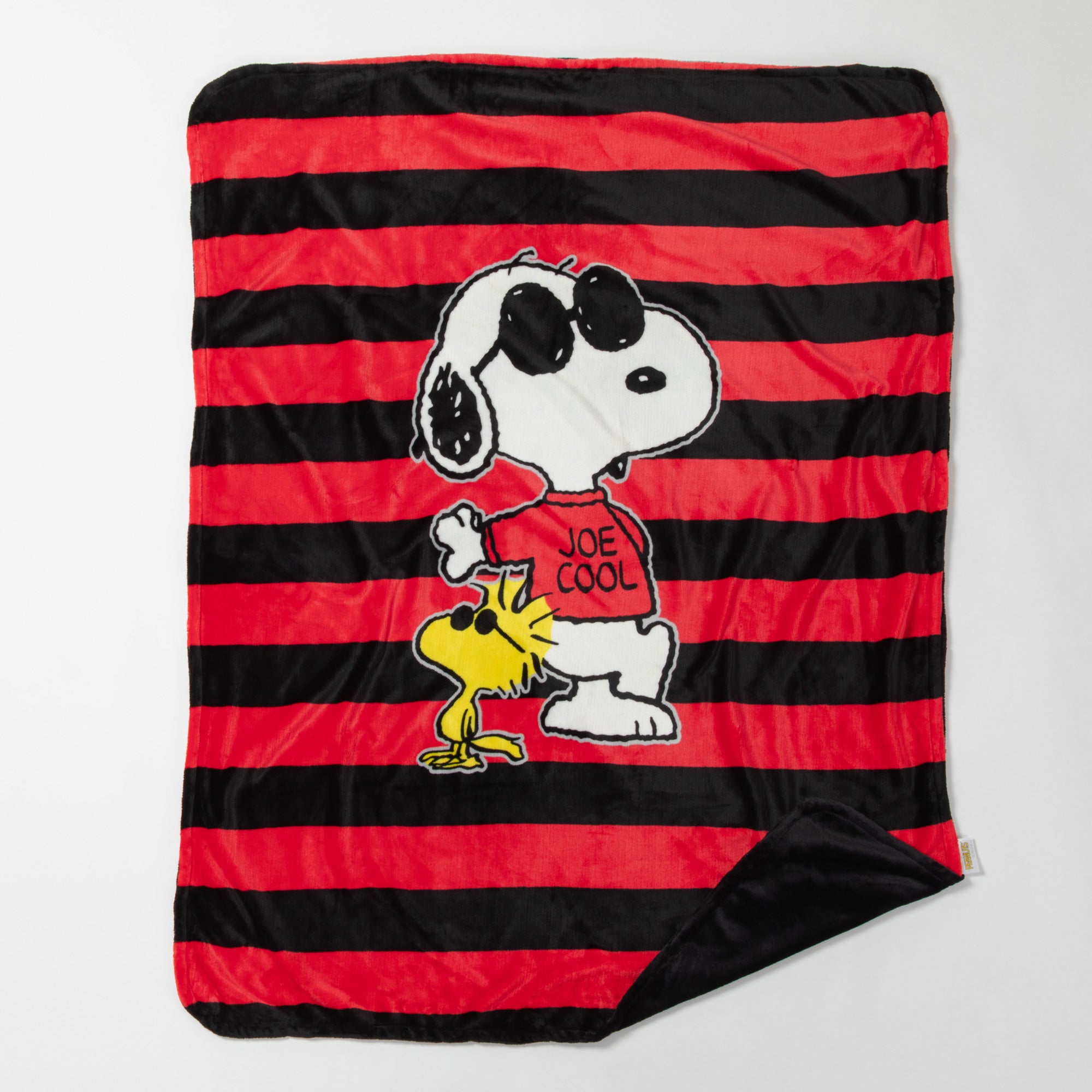Ultimate Joe Cool Snoopy Plush Throw Blanket - Premium Comfort