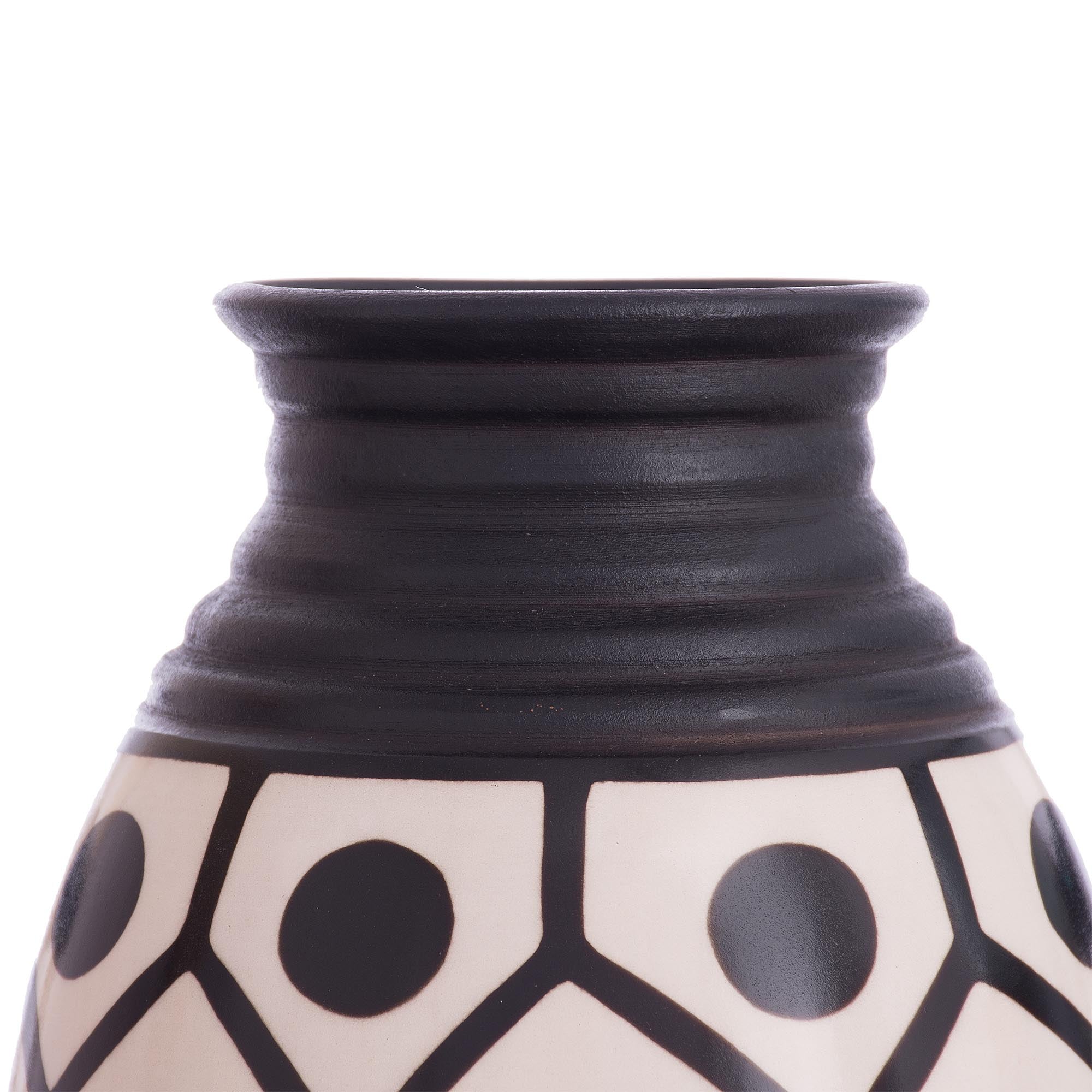 Premium Chulucanas Ceramic Vase - Handcrafted Geometric Art from Peru