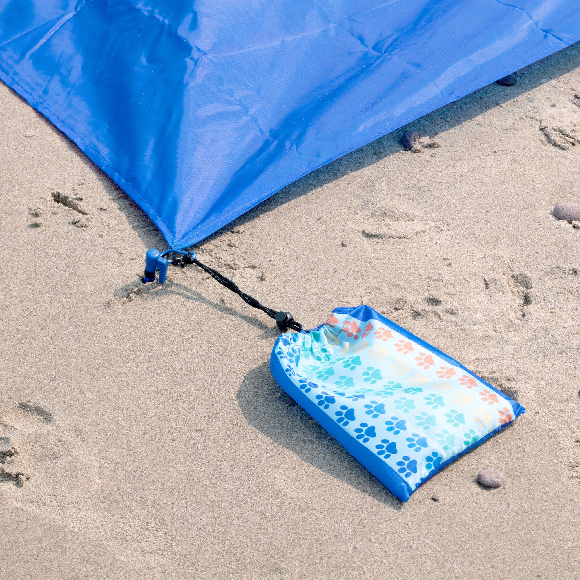 Ultimate Extra Large Sand-proof Beach Mat with Carrying Pouch & Stakes - Premium Outdoor Comfort