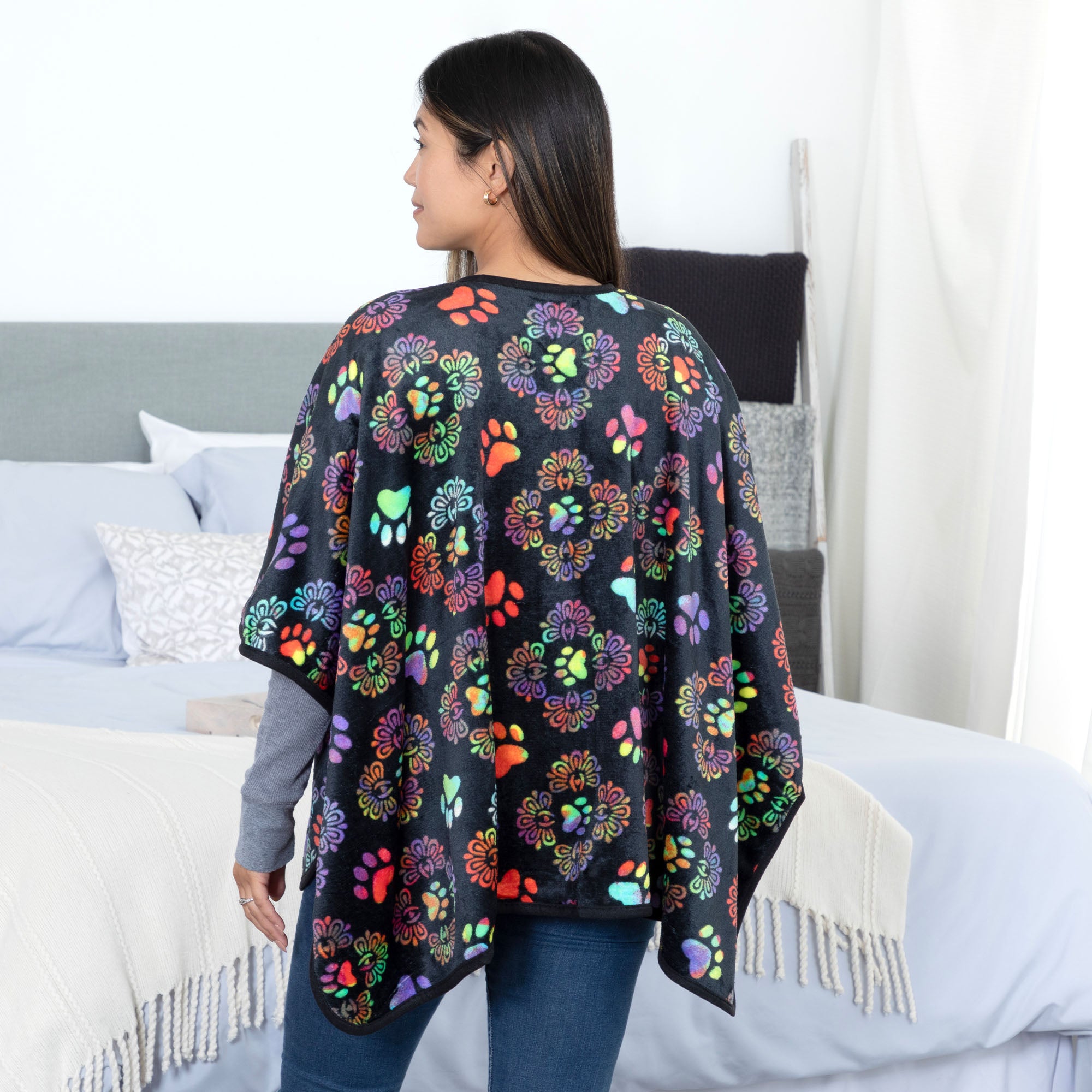 Ultimate Cozy Paw Print Pocket Wrap – Premium Fleece Shawl