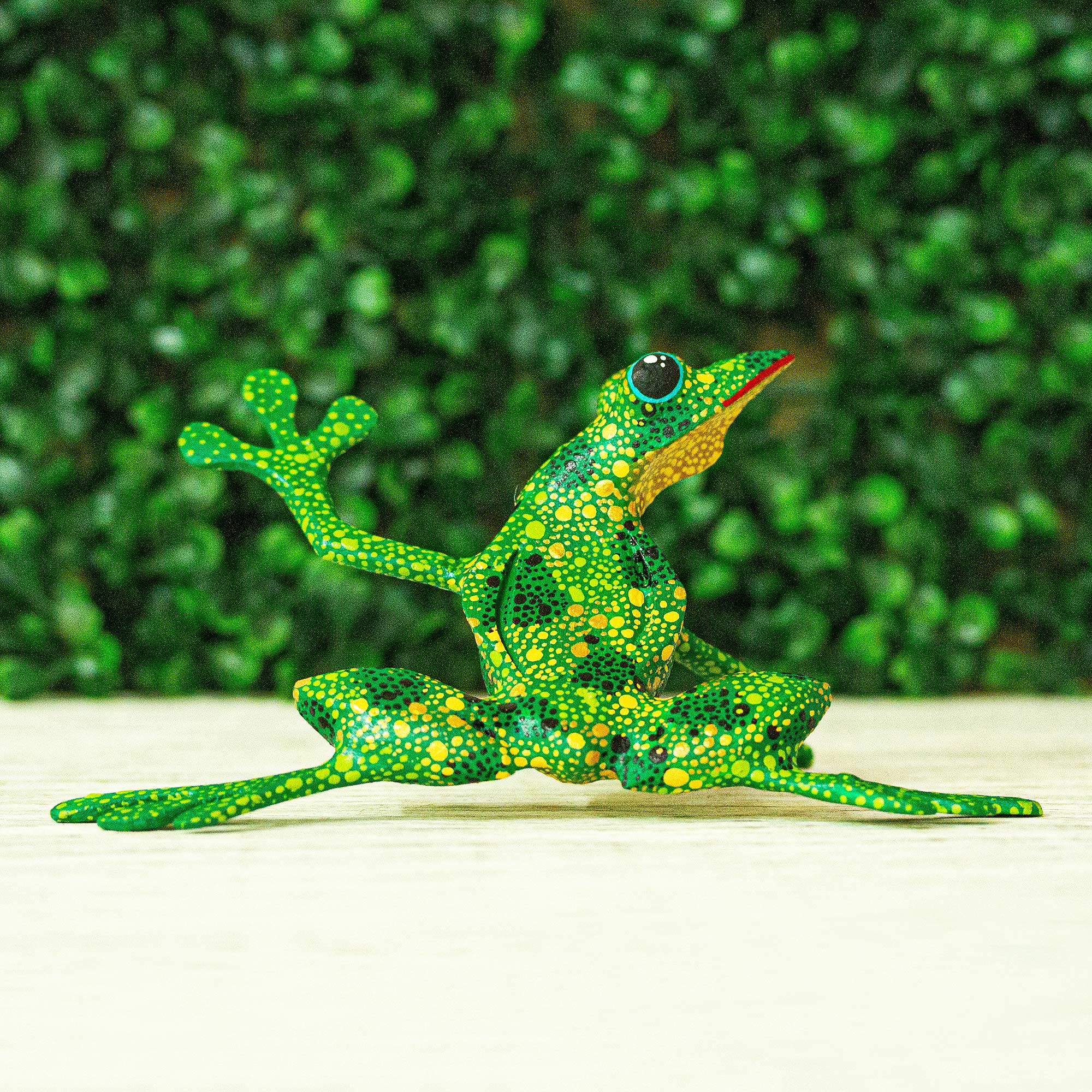 Premium Handmade Green Tree Frog Alebrije Sculpture - Authentic Mexican Folk Art