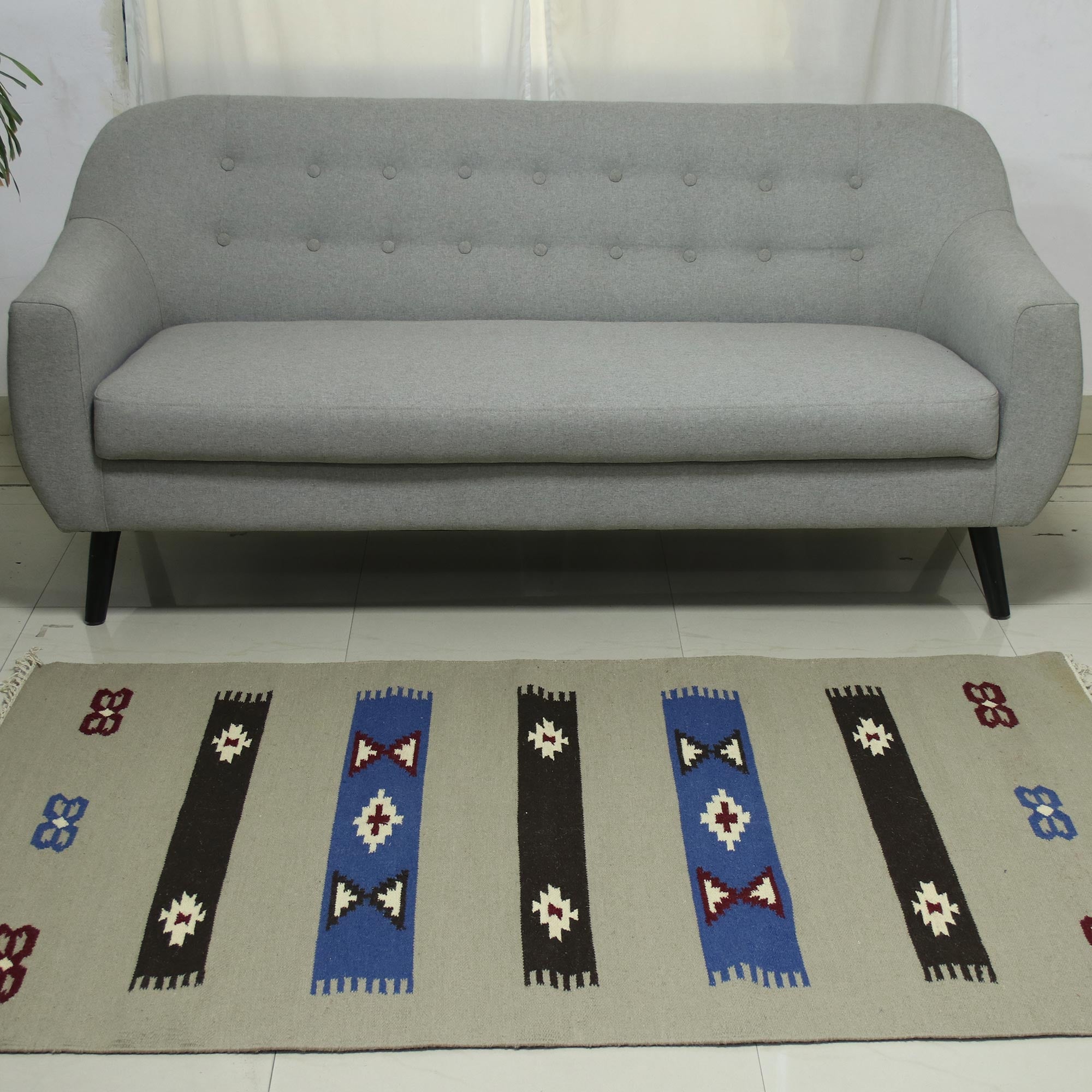Premium Indian Daybreak Hand-Woven Wool Rug – Geometric Design (4x6)