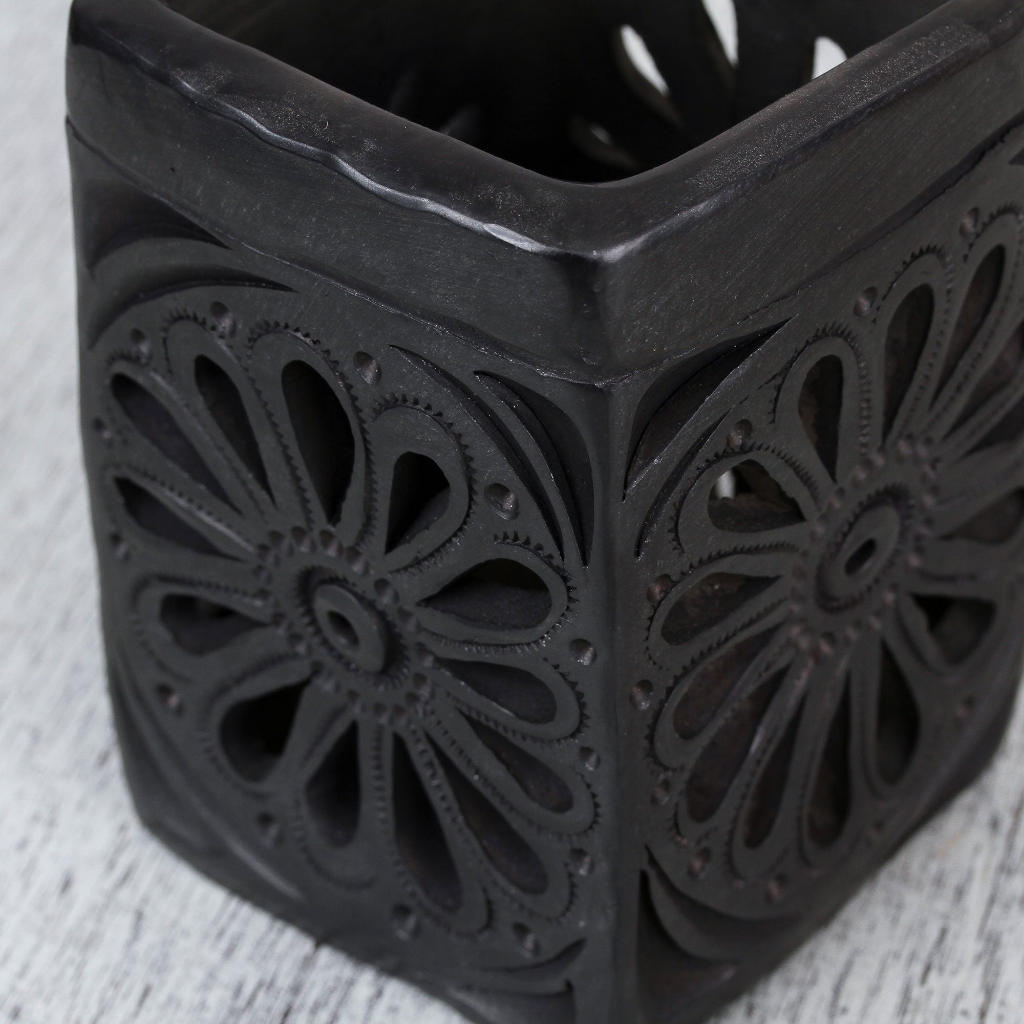 Premium Oaxacan Barro Negro Floral Ceramic Pencil Holder – Handcrafted Artisan Design