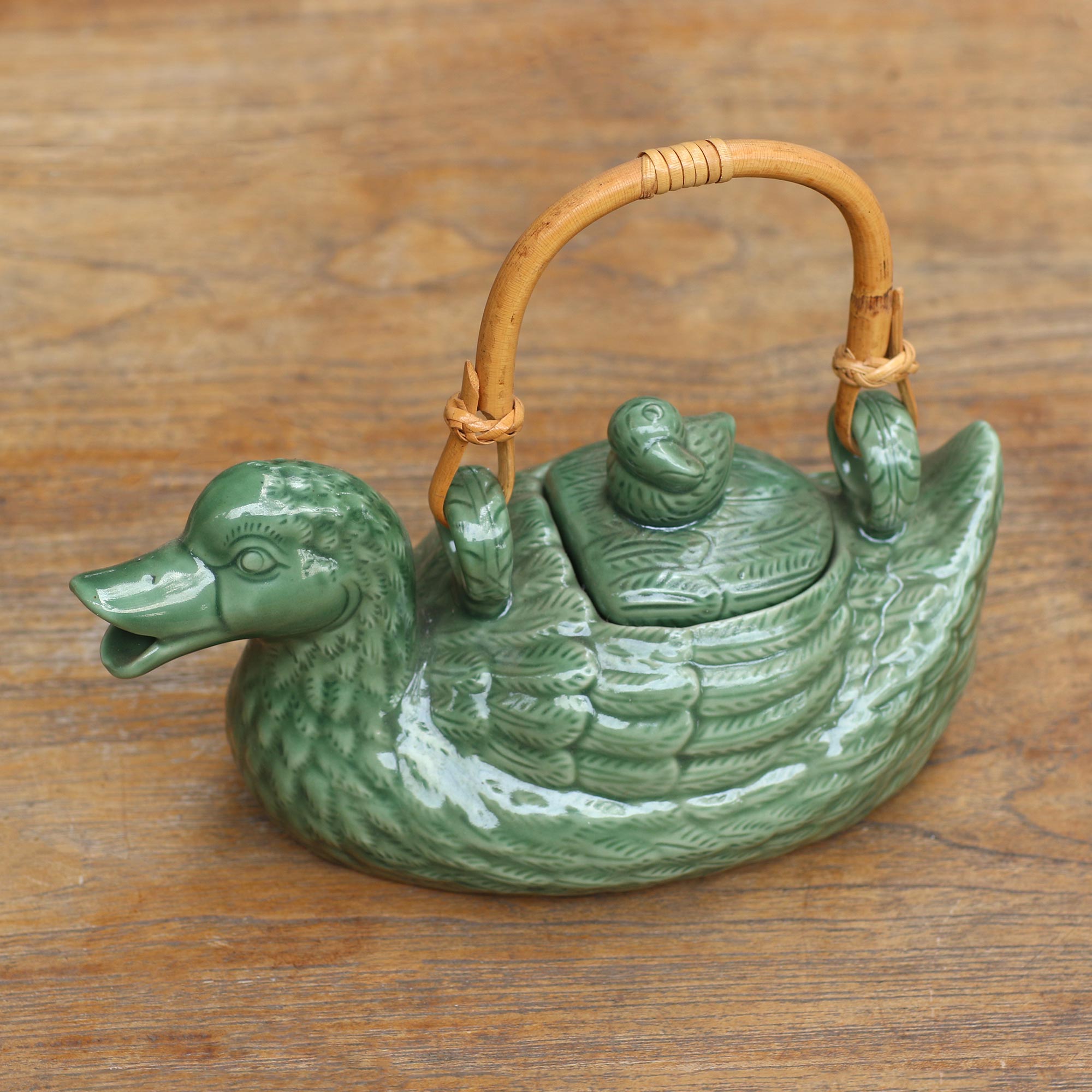 Premium Mamma Duck Ceramic Teapot - Handcrafted Artistry