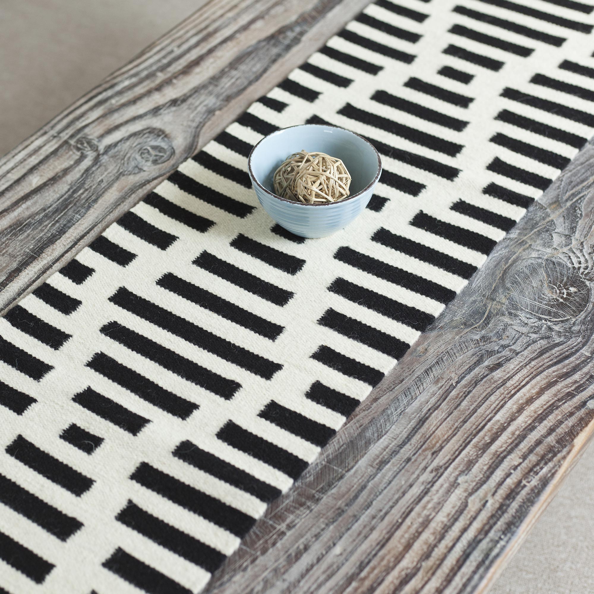 Premium Diamond Illusion Wool Table Runner - Black & Antique White
