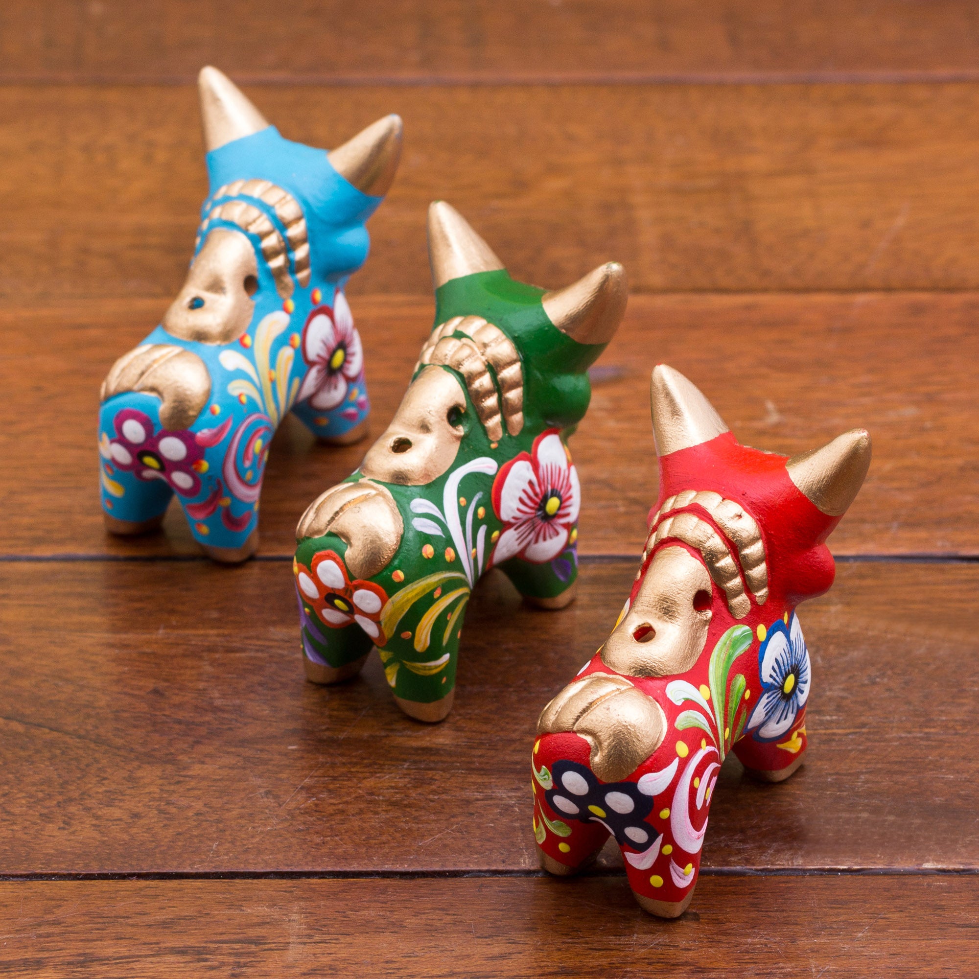 Premium Tricolor Pucara Bulls Ceramic Sculpture Set
