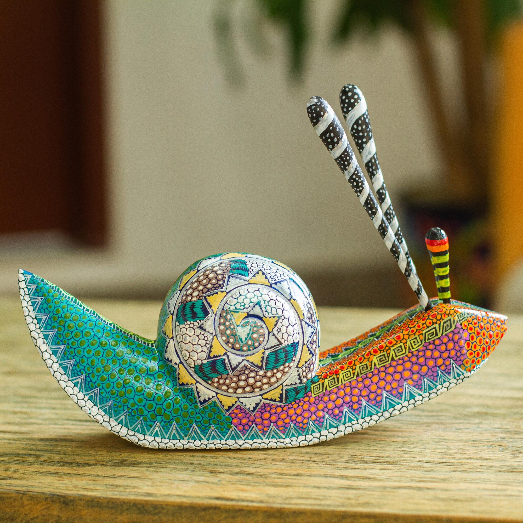 Premium Hand-Painted Snail Alebrije: Vibrant Mexican Wood Sculpture
