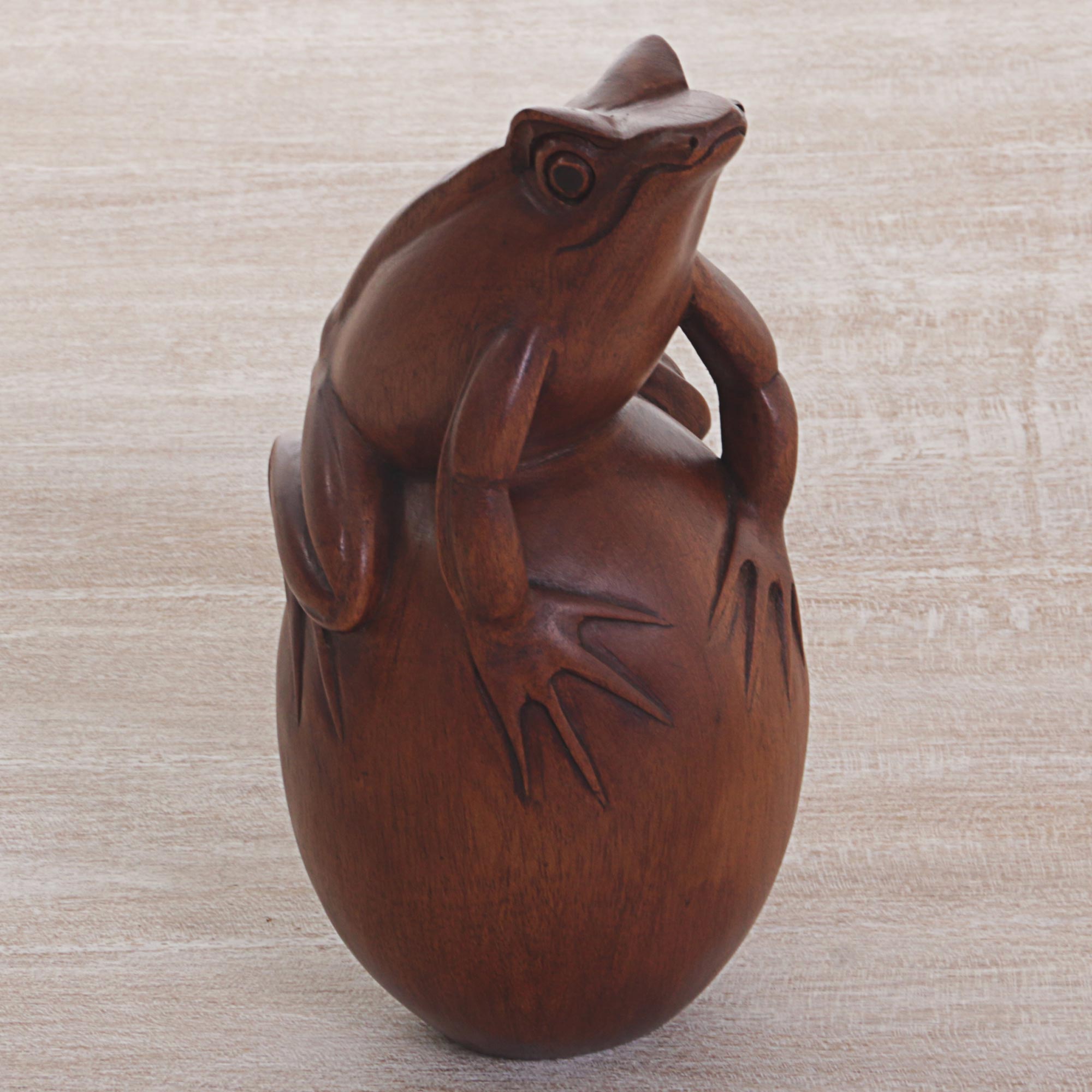 Premium Hand-Carved Suar Wood Frog Sculpture – Minimalist Tabletop Art