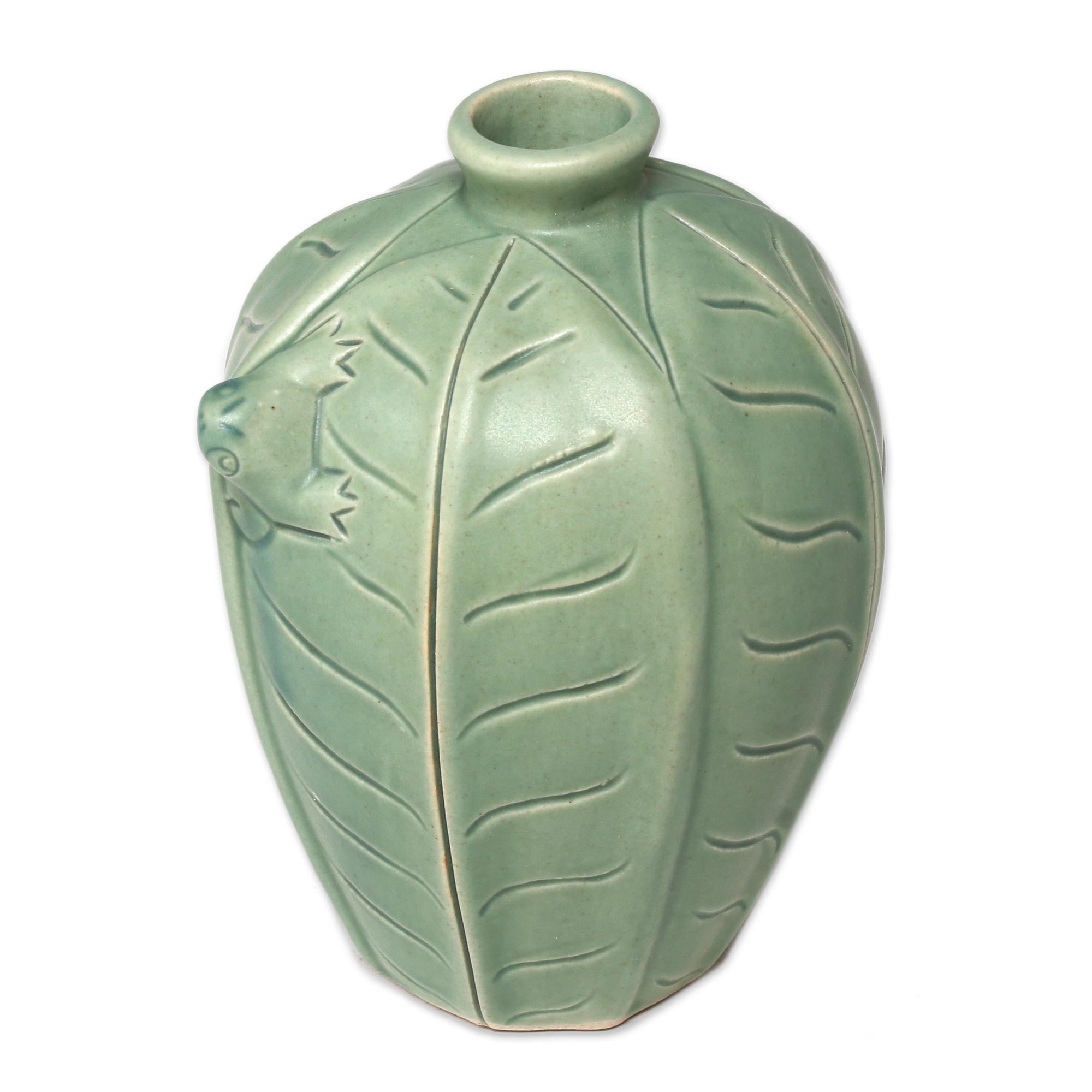 Premium Frangipani Frogs Ceramic Vase - Handmade Elegance