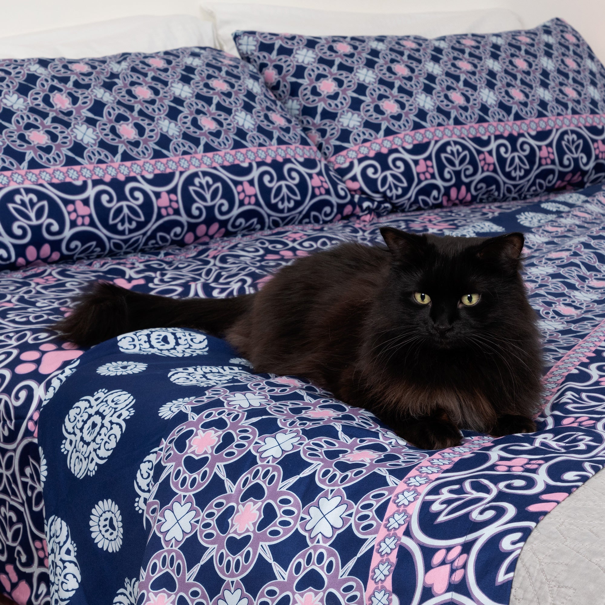 Premium Paws & Medallions Microfiber Sheet Set - Ultimate Comfort for Animal Lovers
