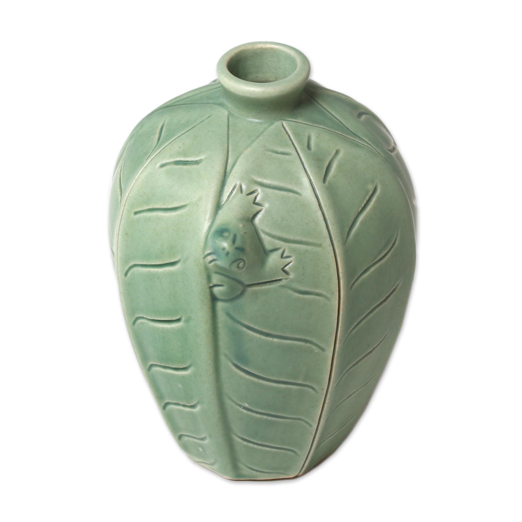 Premium Frangipani Frogs Ceramic Vase - Handmade Elegance