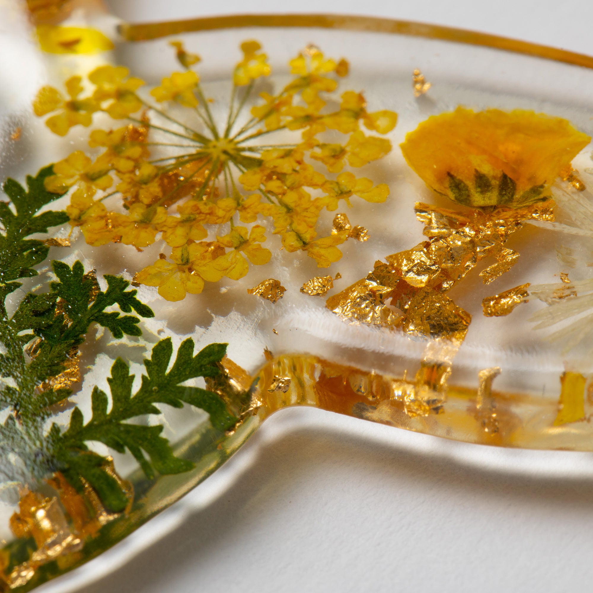 Premium Real Flowers Pet Keychain - Glamorous & Unique