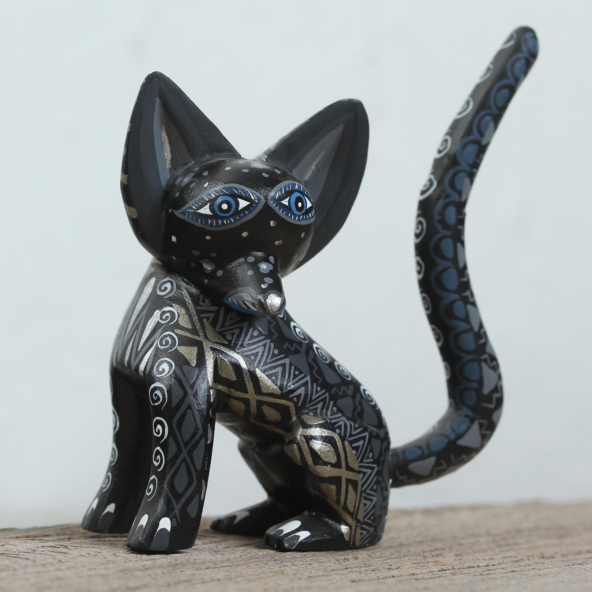 Premium Black Fox Alebrije Figurine - Handcrafted Mexican Art