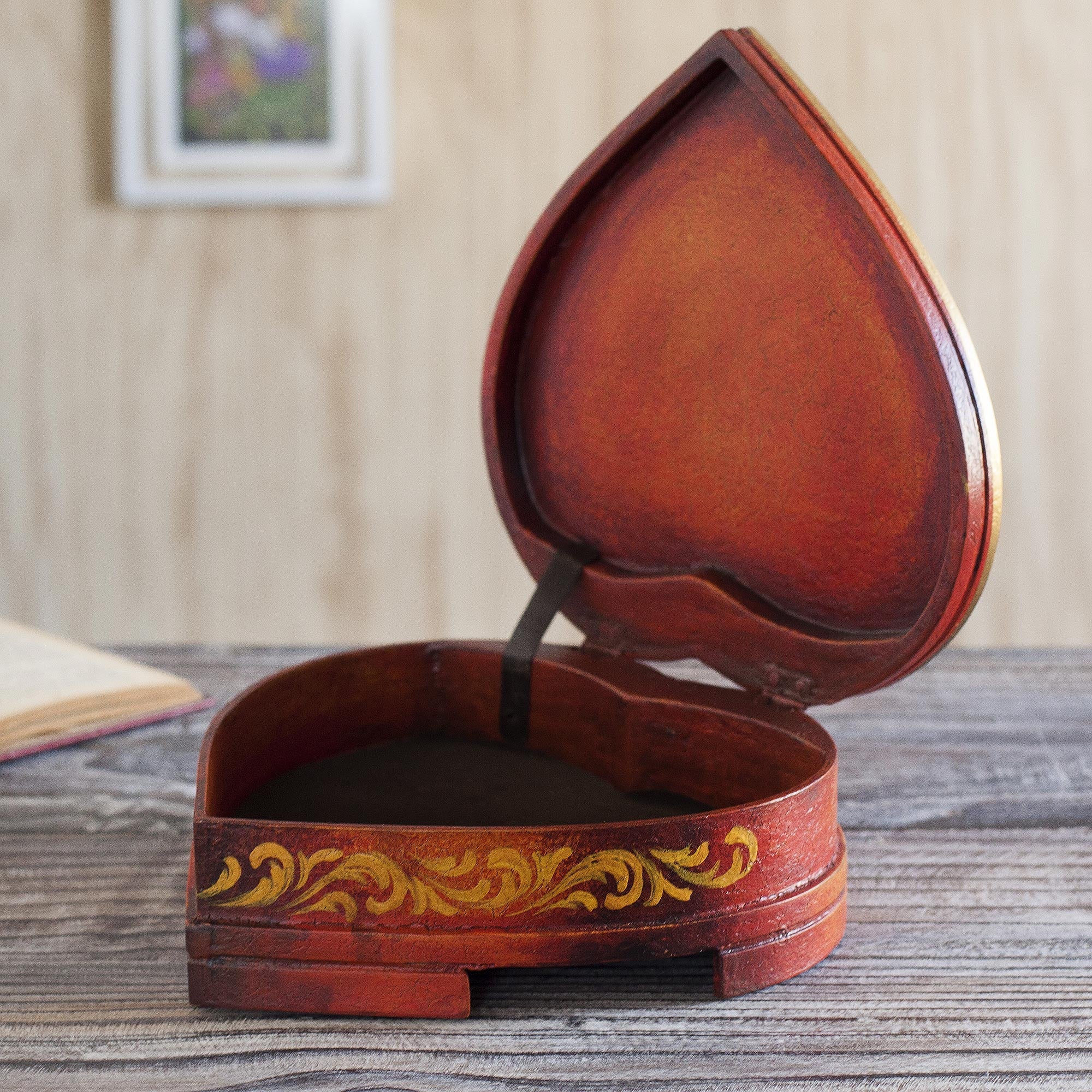 Premium Timeless Love Heart-Shaped Cedar Jewelry Box - Handmade & Elegant
