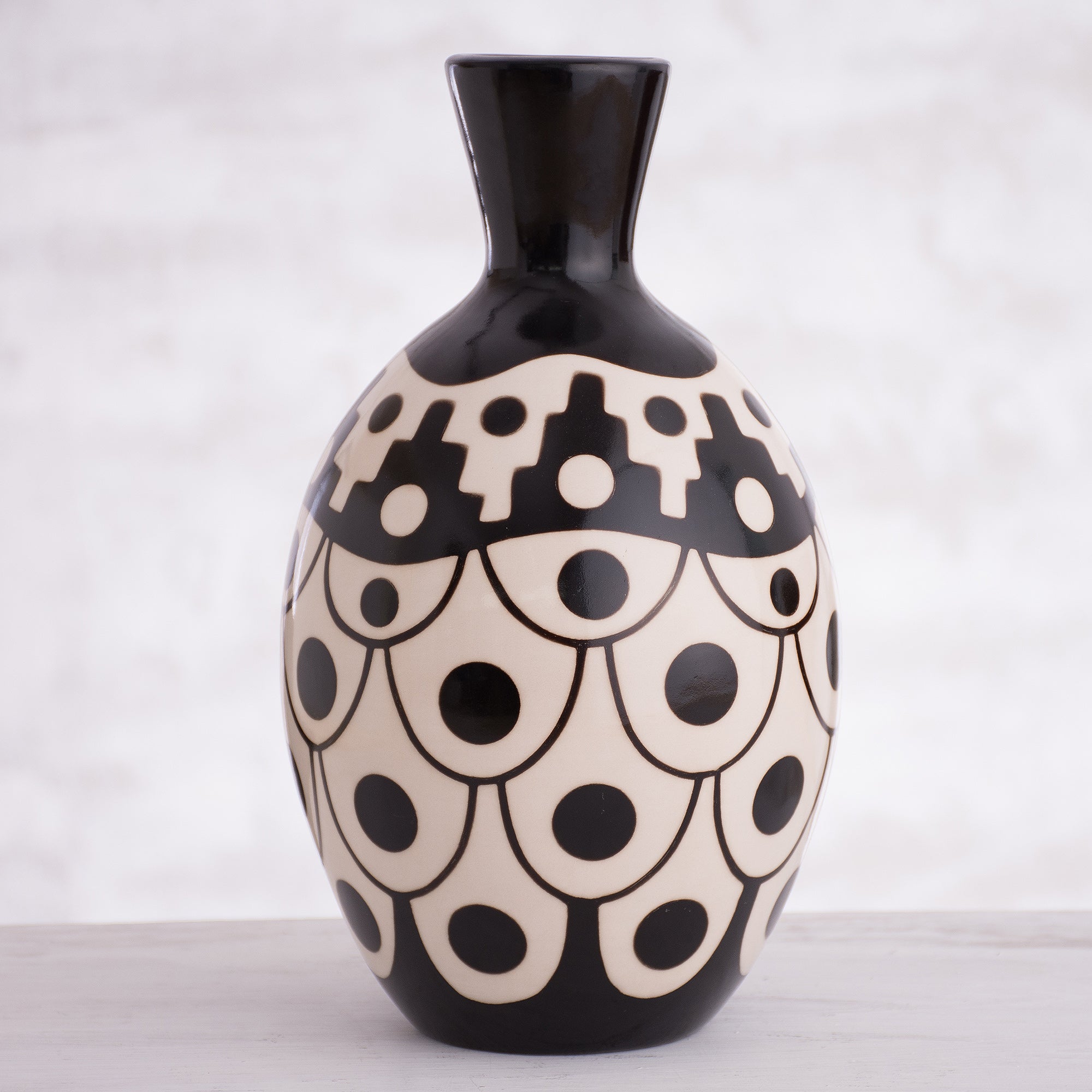 Premium Desert Stair Black & Ivory Chulucanas Ceramic Vase – Handcrafted in Peru