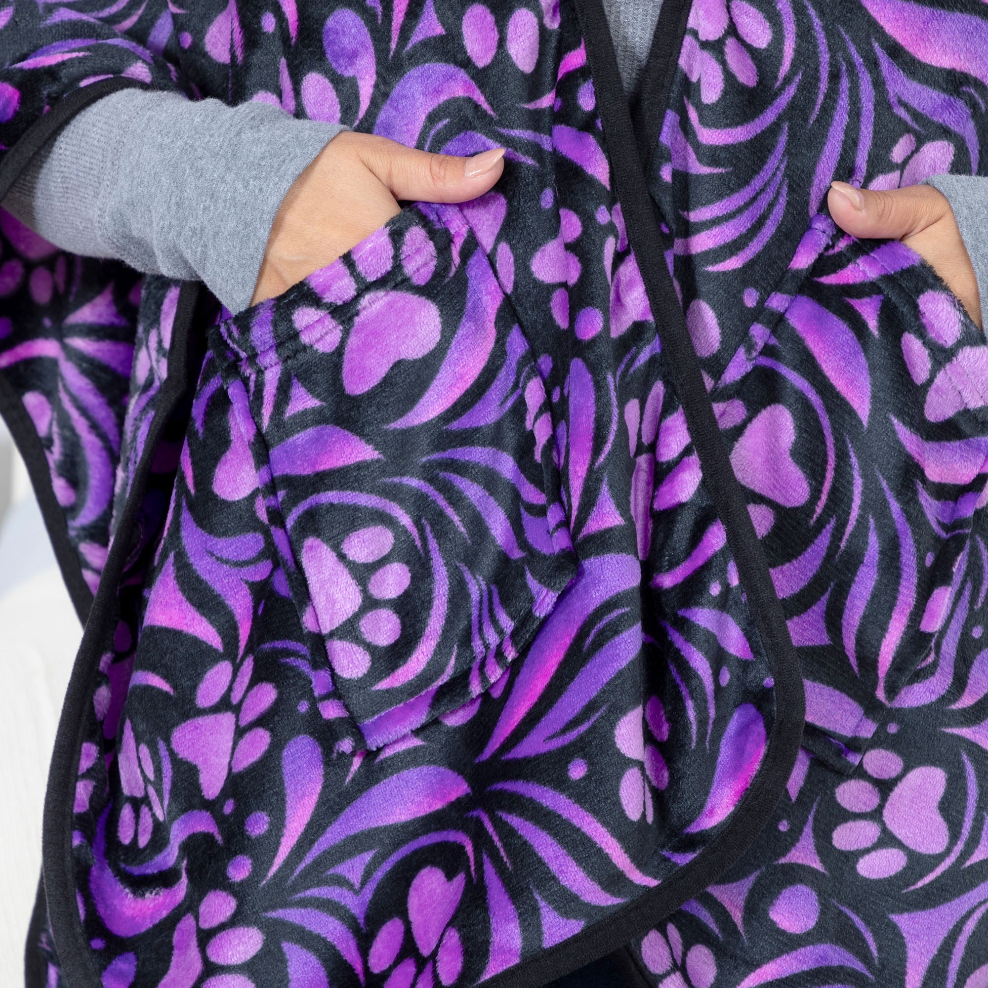 Ultimate Cozy Paw Print Pocket Wrap – Premium Fleece Shawl