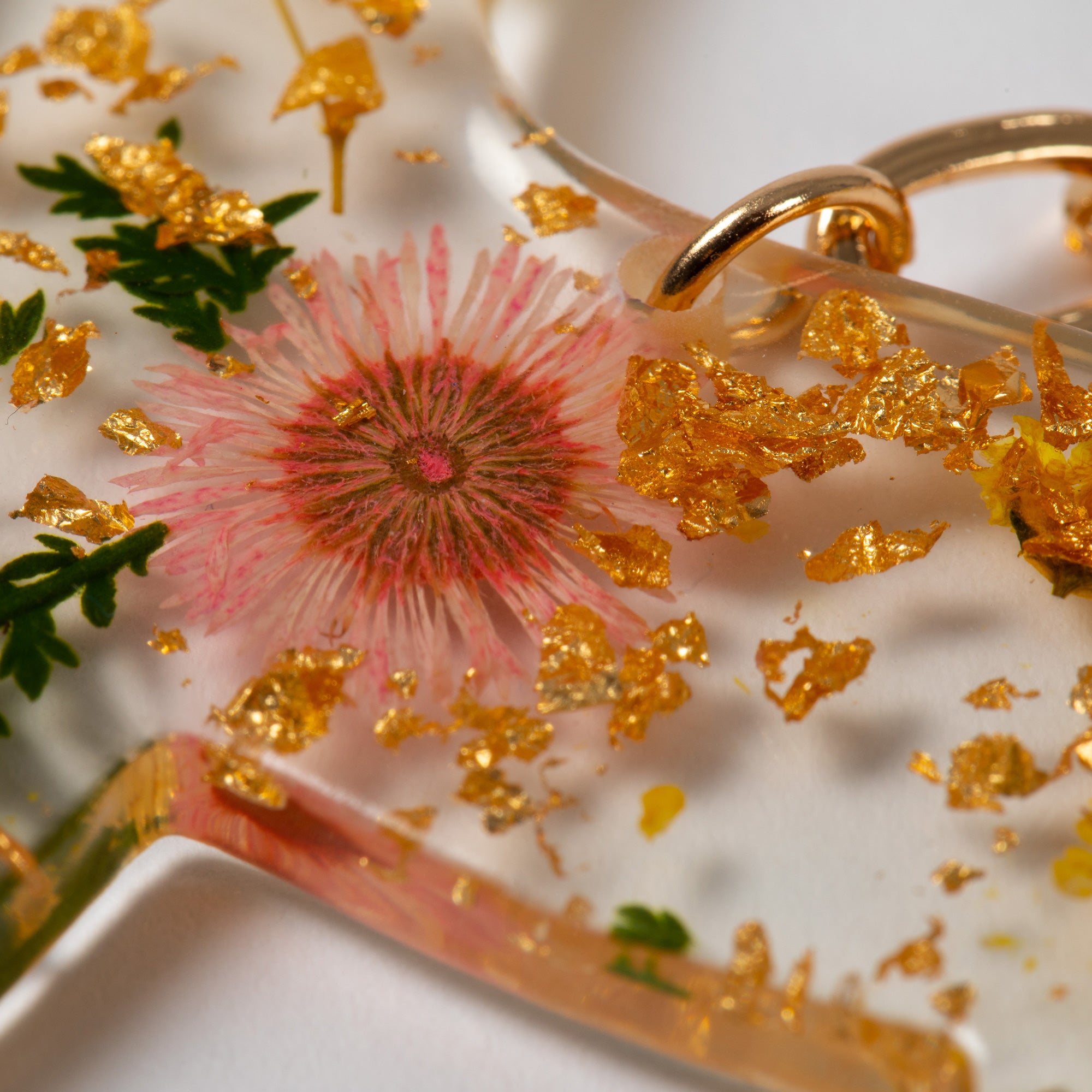 Premium Real Flowers Pet Keychain - Glamorous & Unique