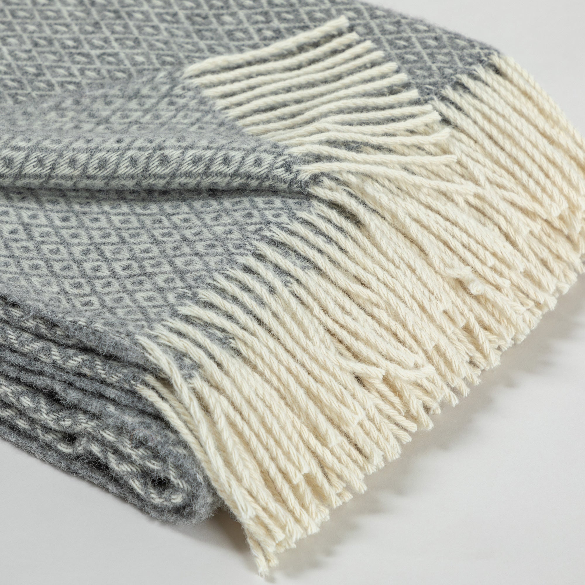 Premium Ukrainian 100% Wool Fringed Throw Blanket - Ultimate Warmth & Style