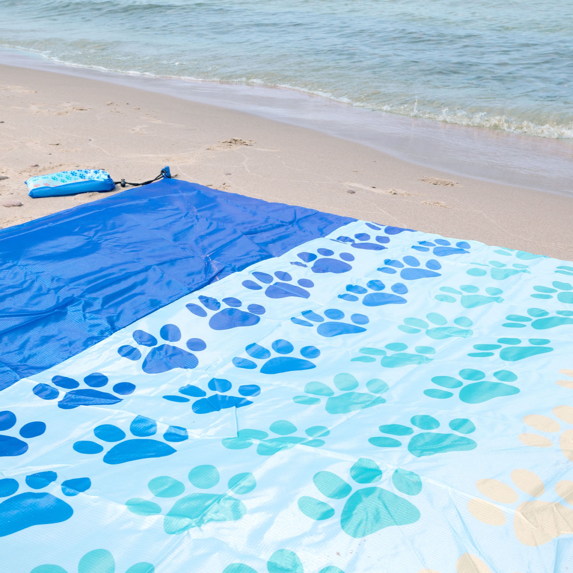 Ultimate Extra Large Sand-proof Beach Mat with Carrying Pouch & Stakes - Premium Outdoor Comfort