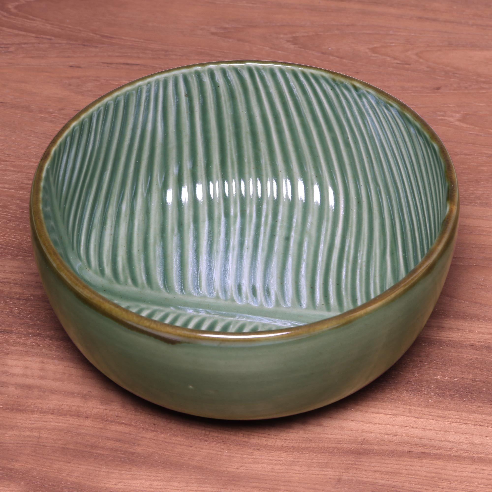 Premium Handcrafted Banana Leaf Ceramic Serving Bowl - 9 Inch, Artisan Design