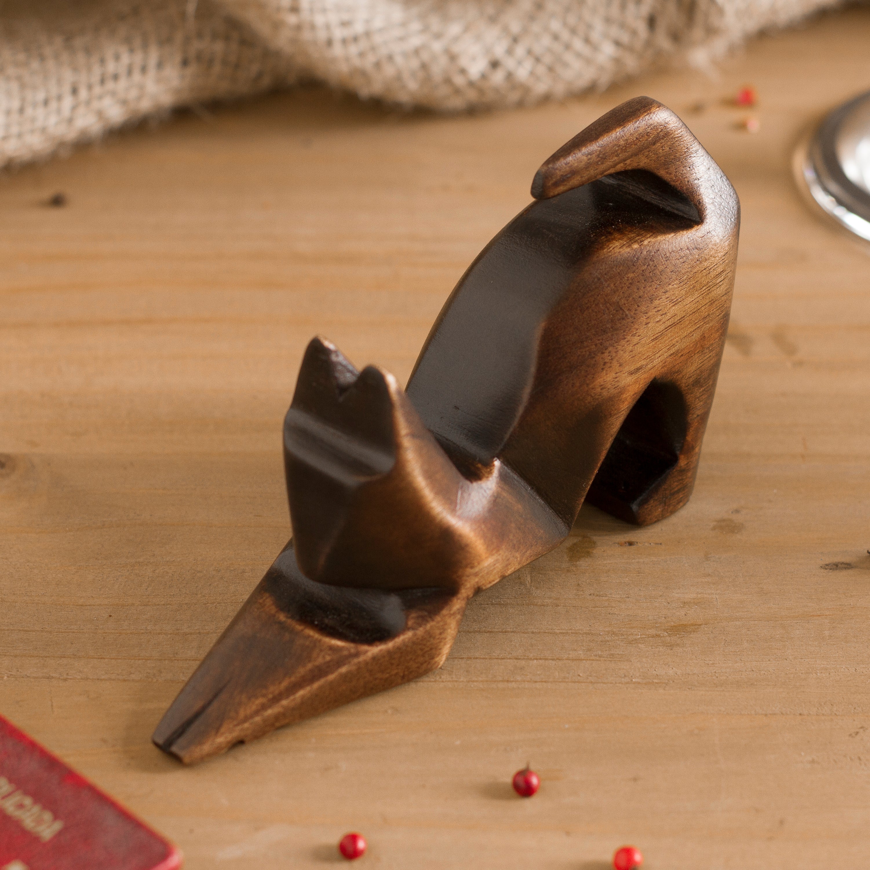 Premium Hand-Carved Cedar Wood Cat Sculpture – Minimalist Art from Peru