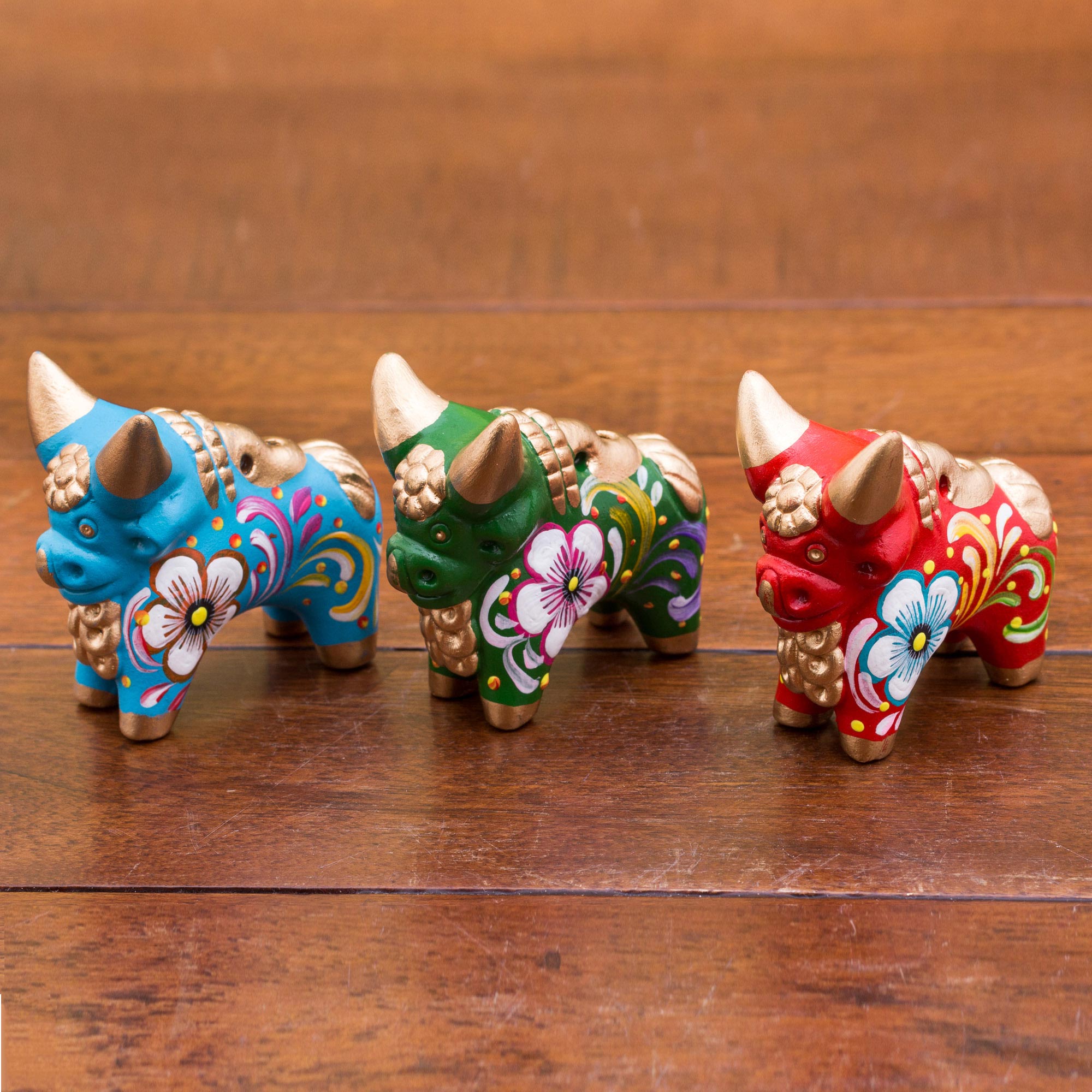 Premium Tricolor Pucara Bulls Ceramic Sculpture Set