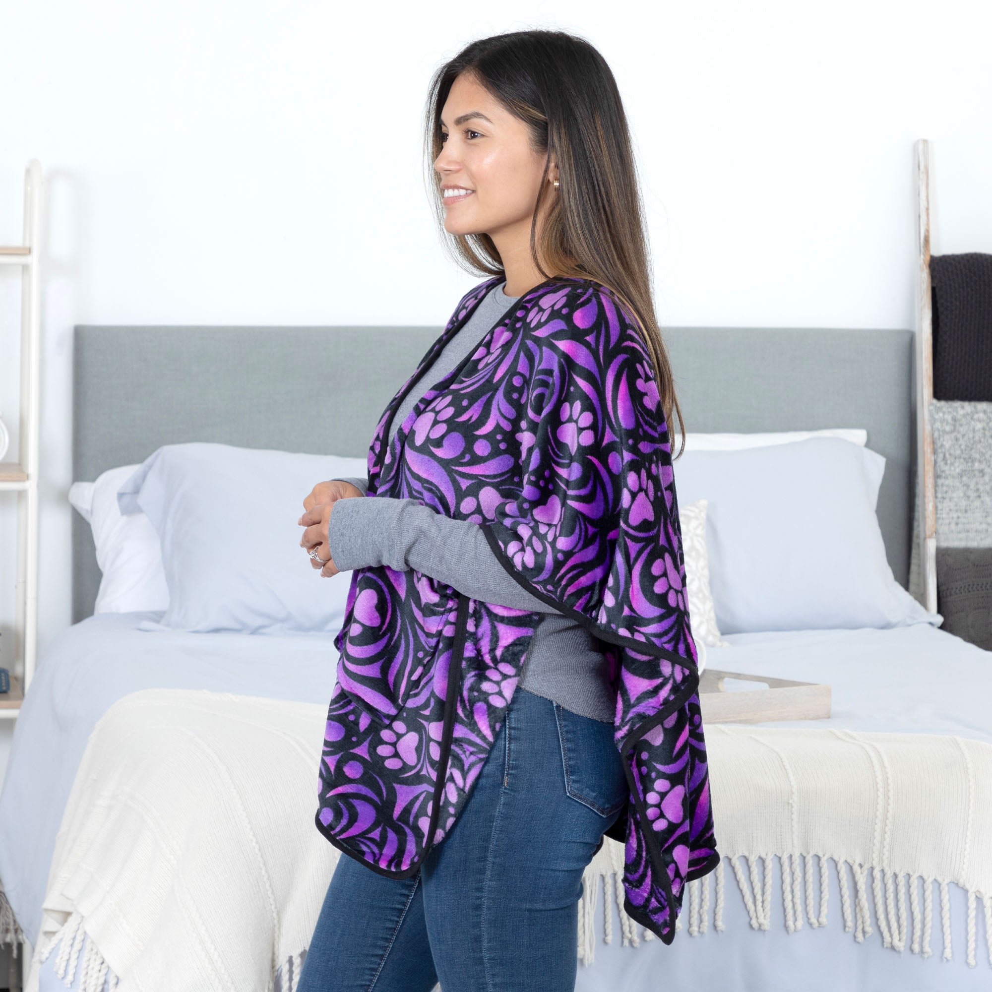 Ultimate Cozy Paw Print Pocket Wrap – Premium Fleece Shawl