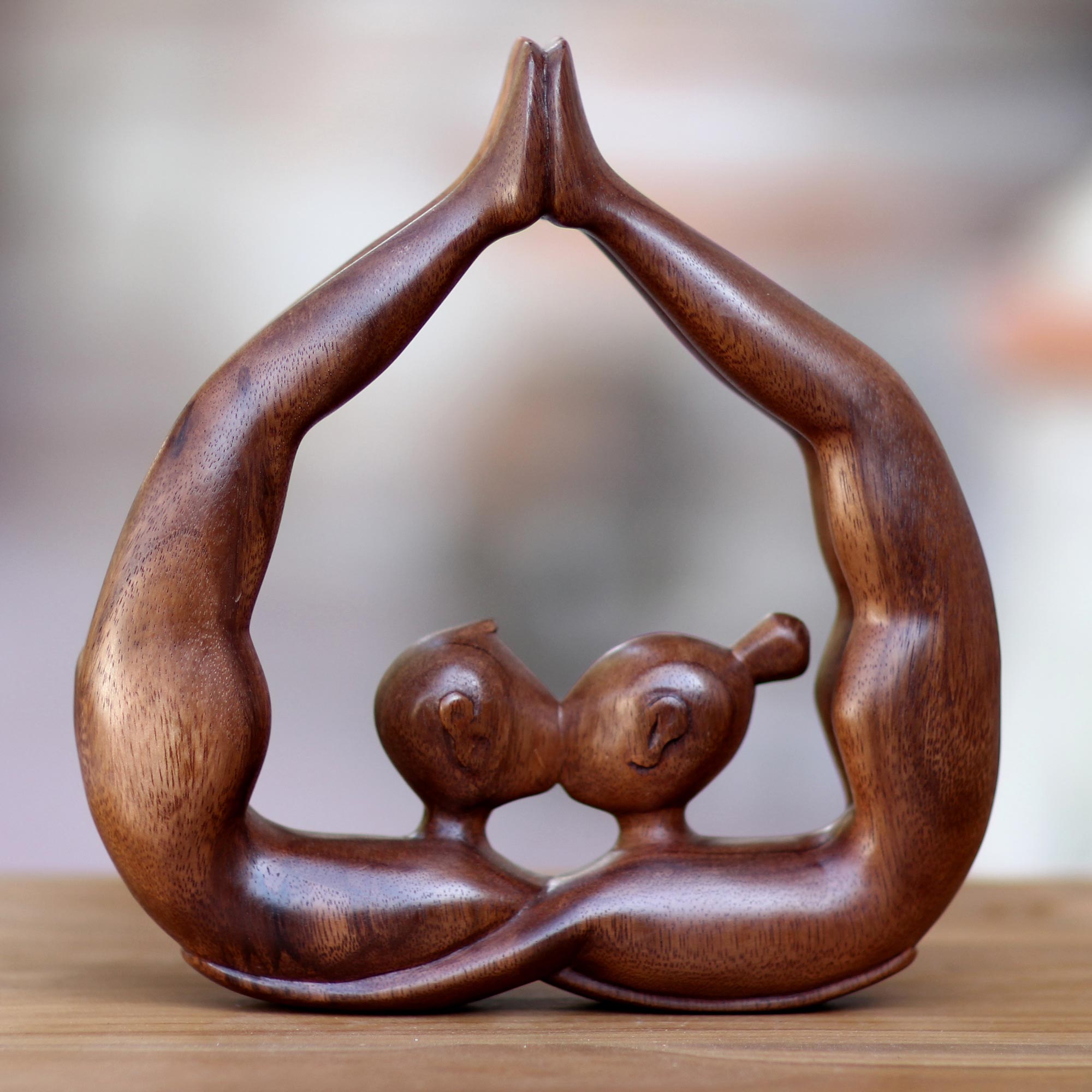 Premium Heart Kissing Suar Wood Sculpture - Handcrafted Romantic Art