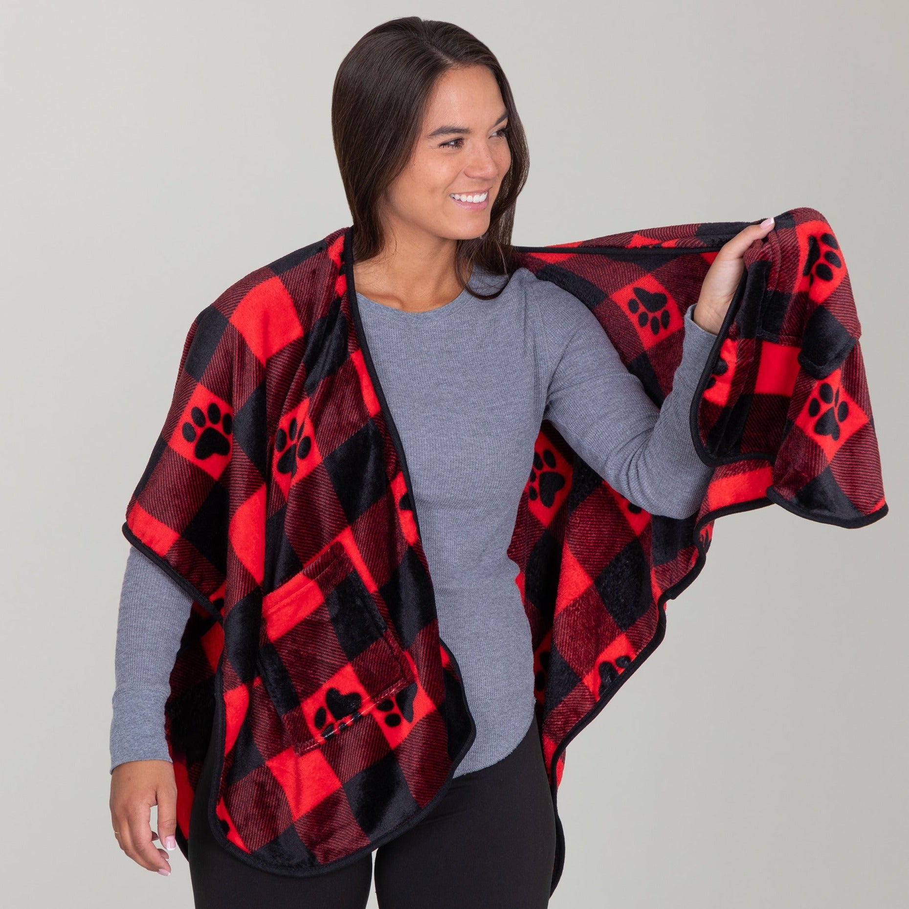 Ultimate Cozy Paw Print Pocket Wrap – Premium Fleece Shawl