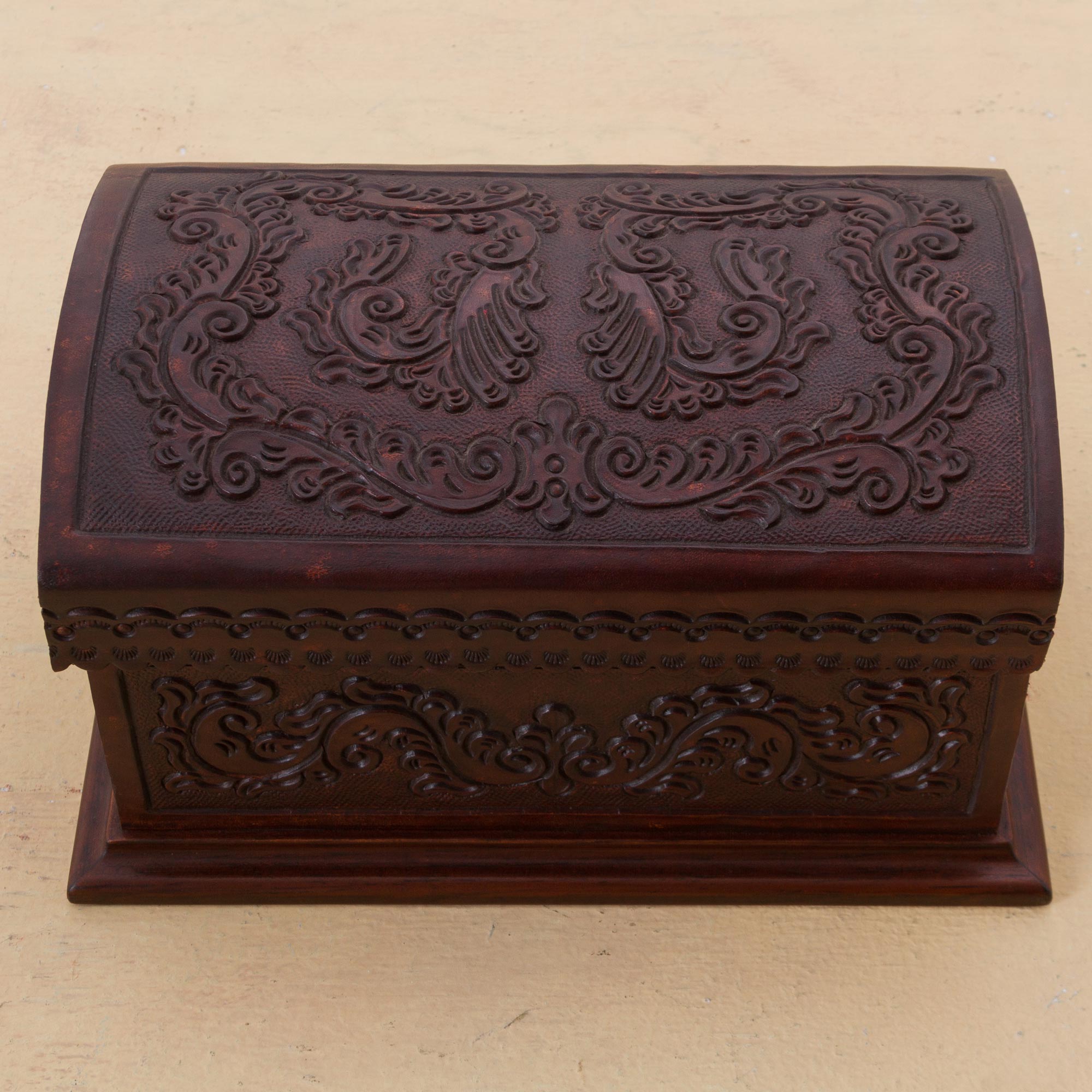 Premium Handcrafted Peruvian Leather Storage Chest