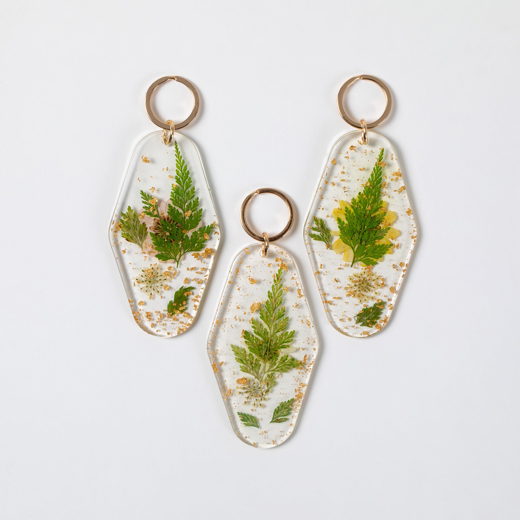 Premium Elegant Real Flowers Keychain - Nature's Beauty in Your Hands