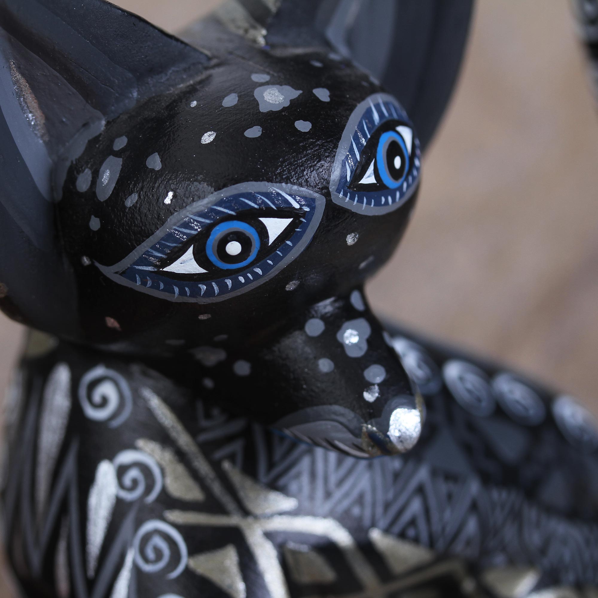 Premium Black Fox Alebrije Figurine - Handcrafted Mexican Art