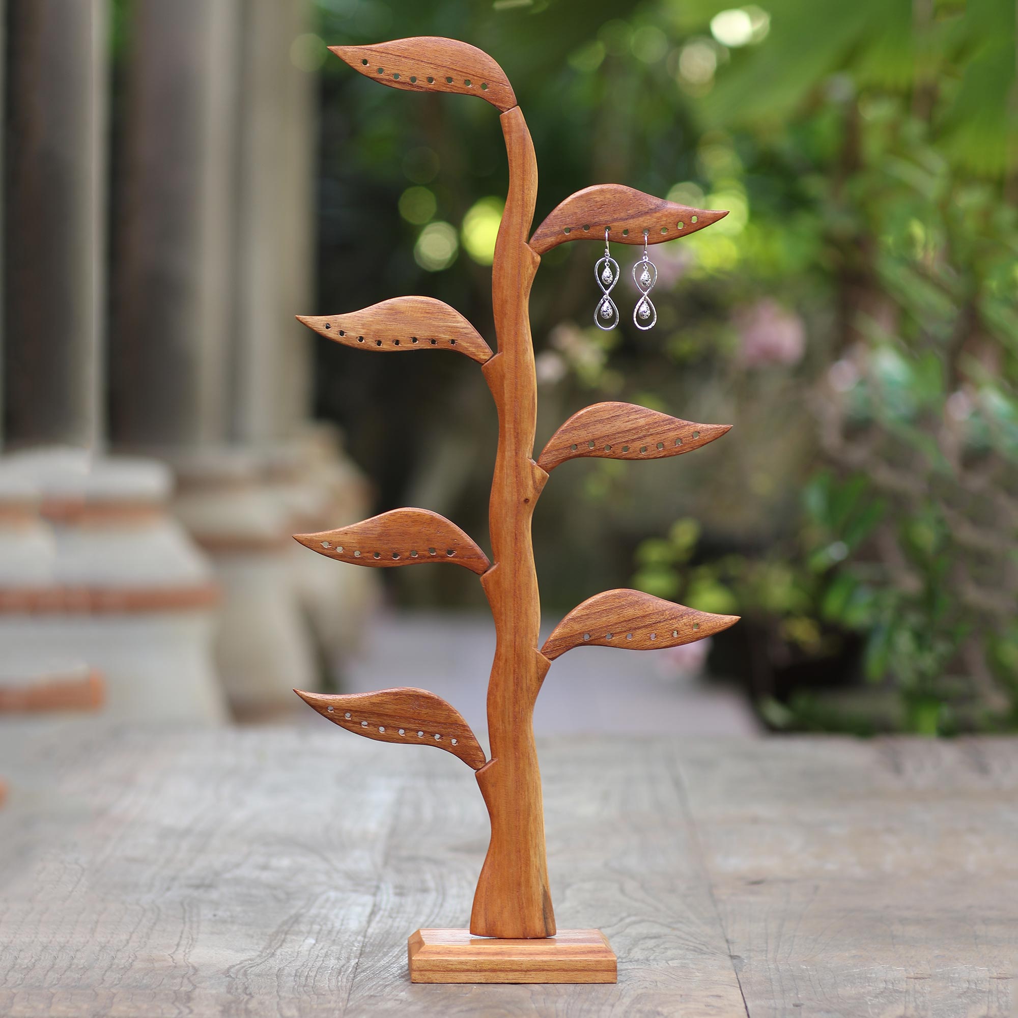 Premium Daun Salam Jewelry Holder – Handmade Jempinis Wood Leaf-Themed Organizer (21 Inch)