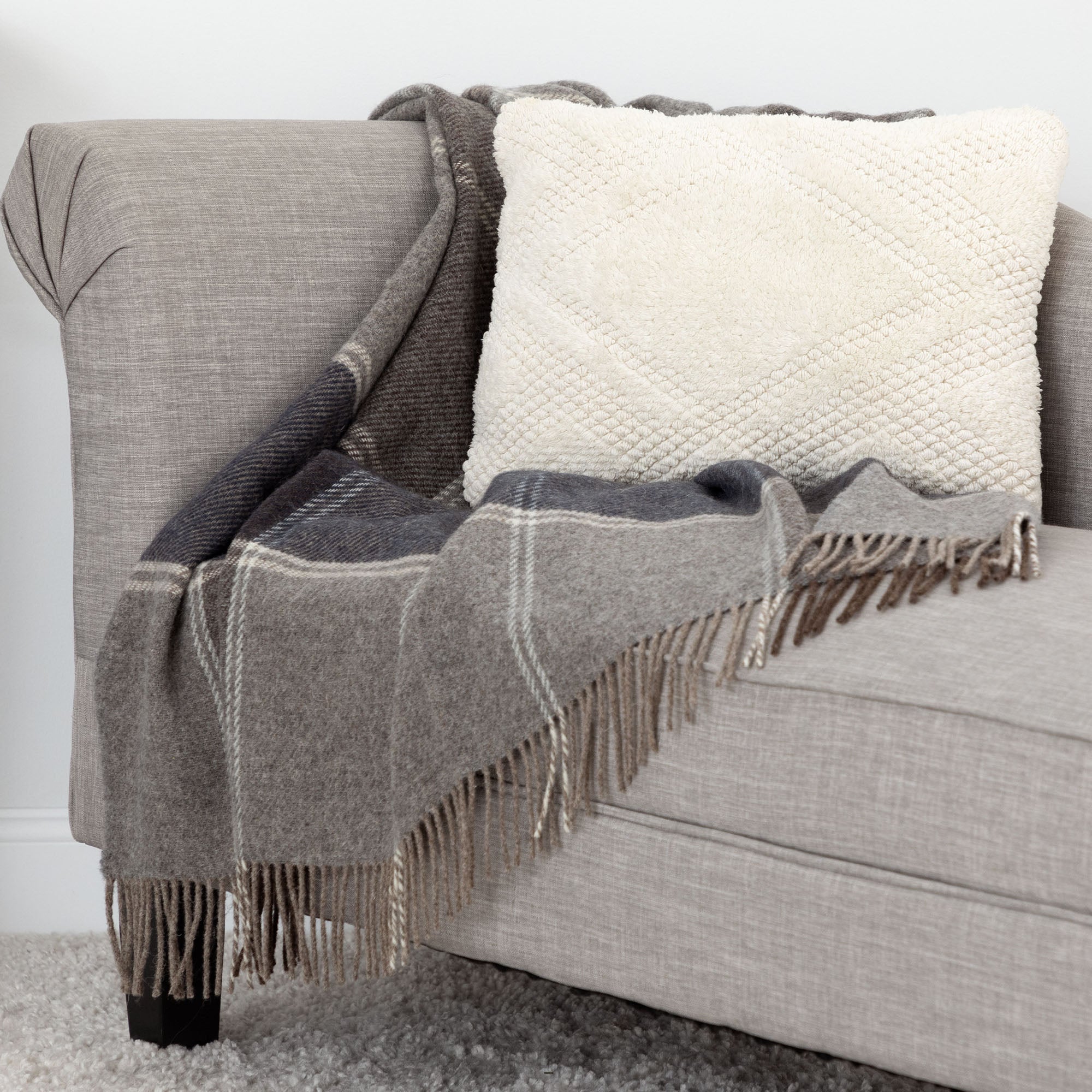 Premium Ukrainian 100% Wool Fringed Throw Blanket - Ultimate Warmth & Style