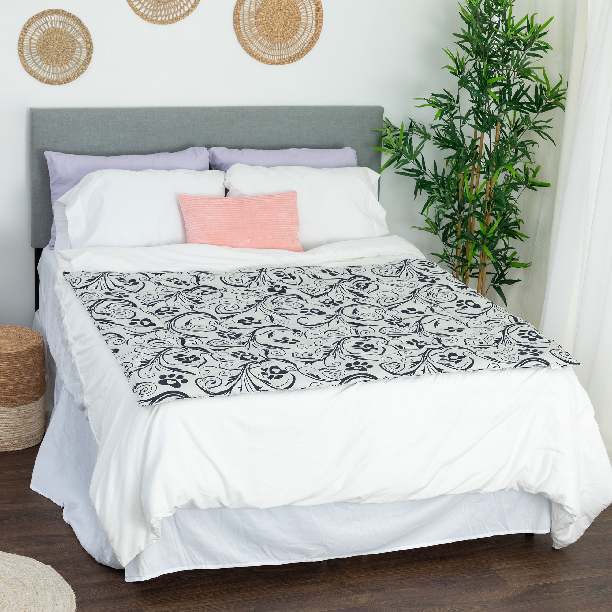 Ultimate Cozy Paws Quilted Throw Blanket - Premium Comfort for You & Your Pet