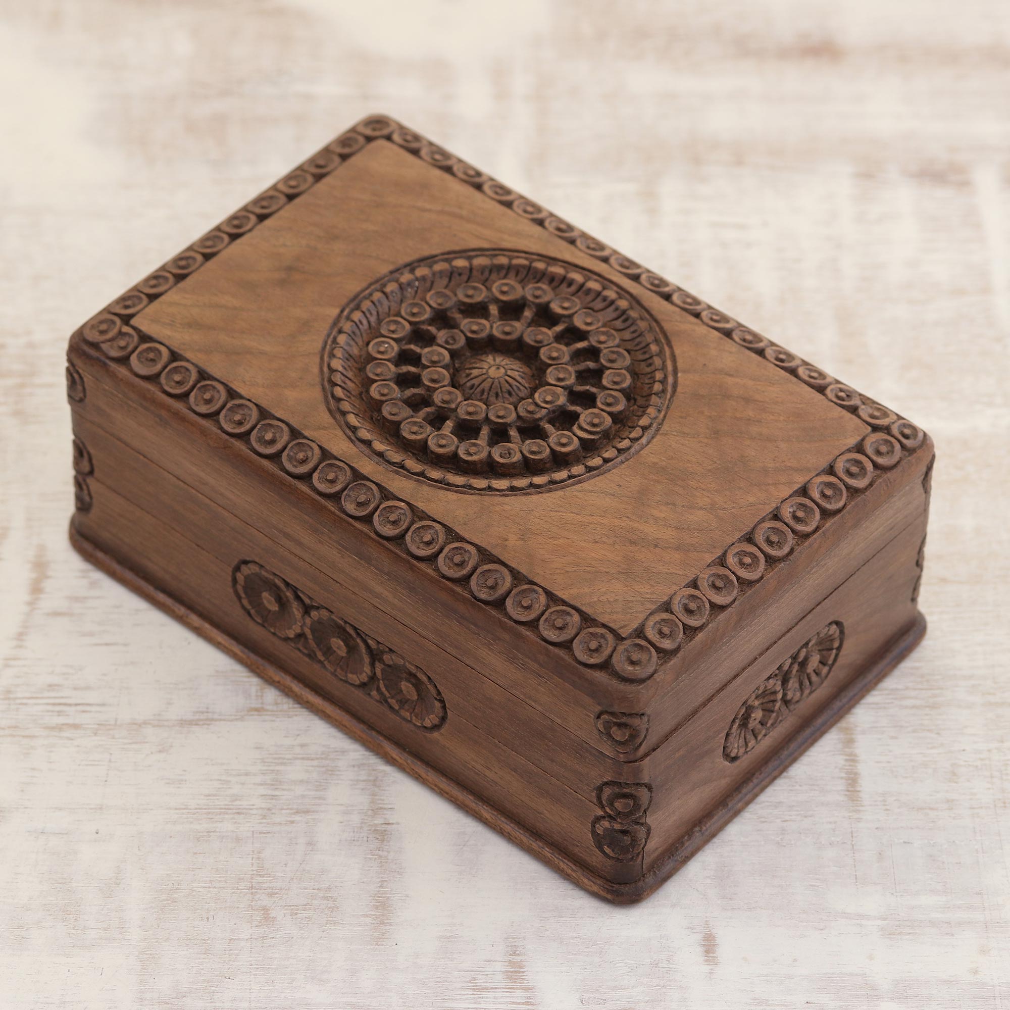 Premium Exotic Radiance Walnut Jewelry Box - Handcrafted Elegance