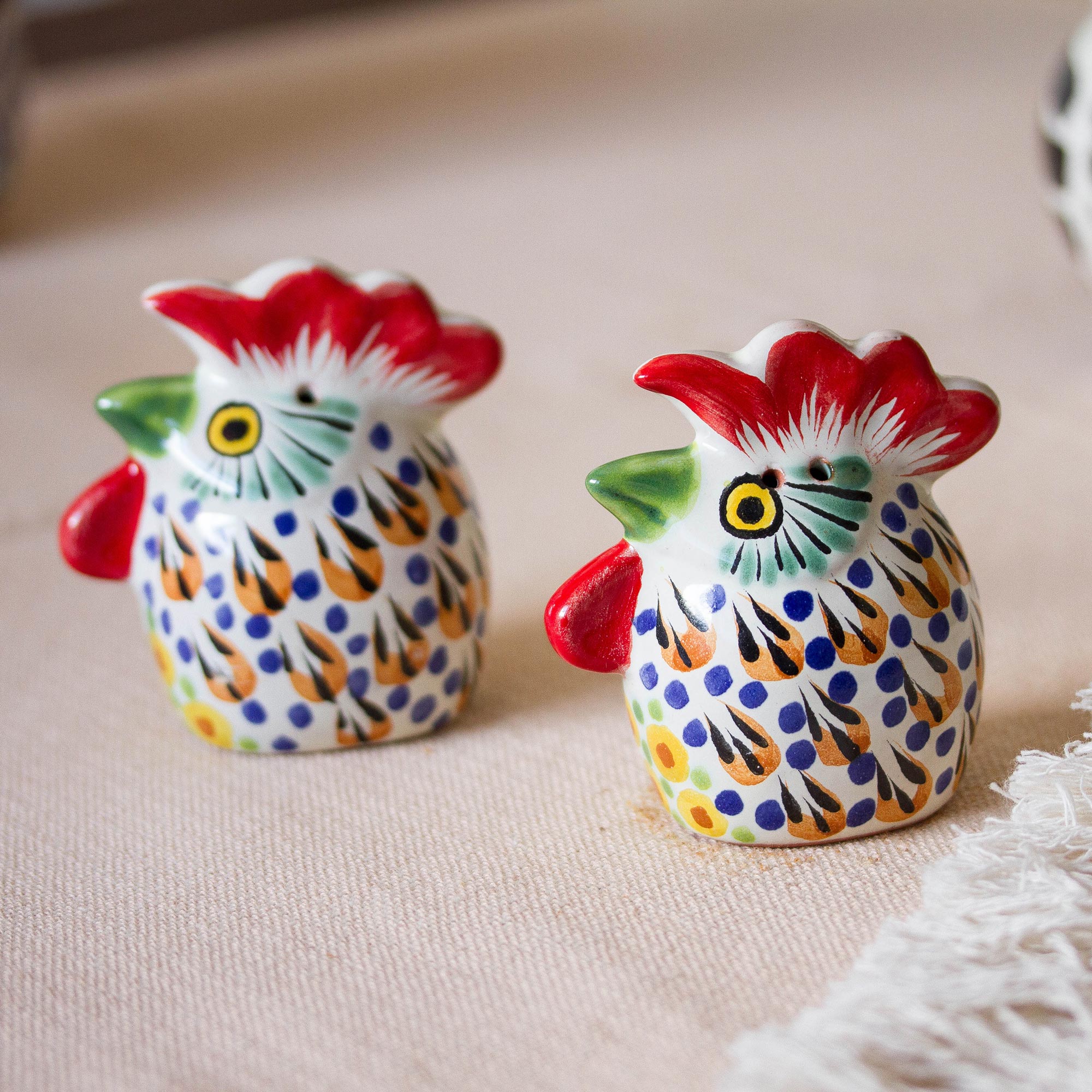 Premium Hand-Painted Ceramic Rooster Salt and Pepper Shakers - Farmhouse Charm (Pair)